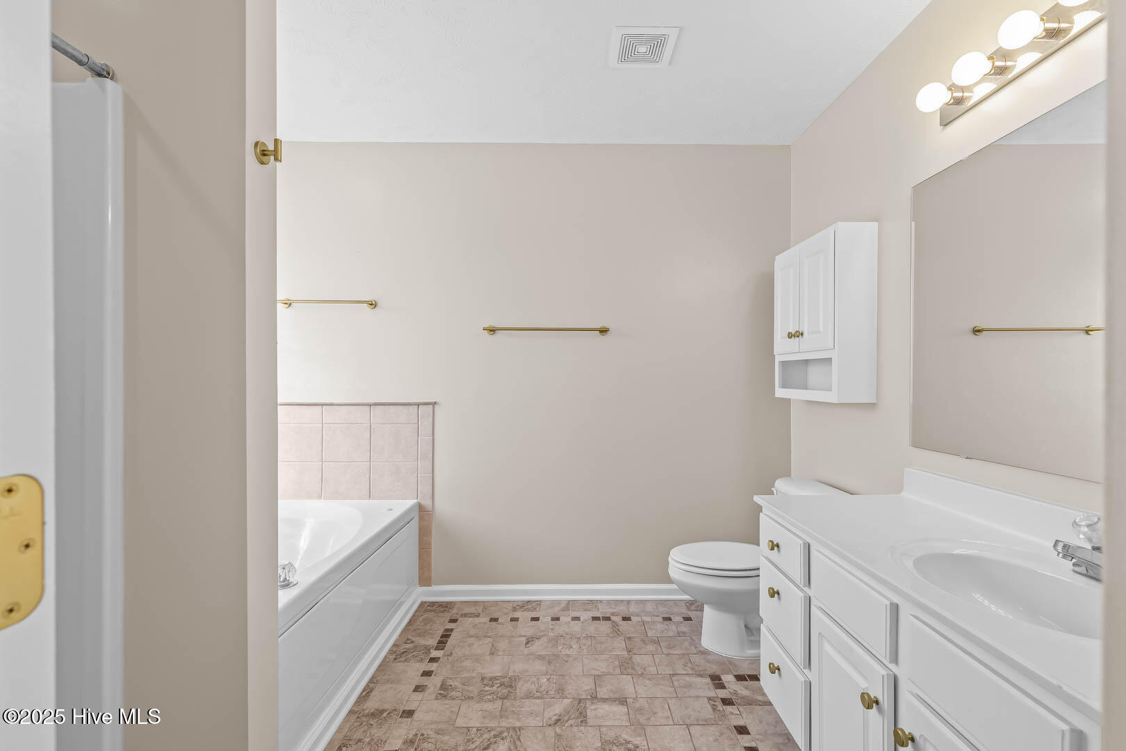 100538607 | Photo 43