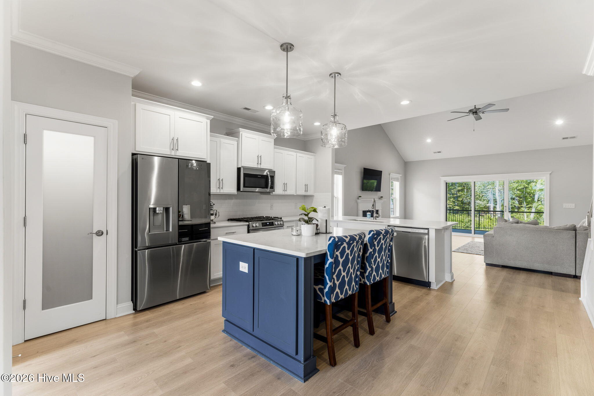 100567561 | Photo 14