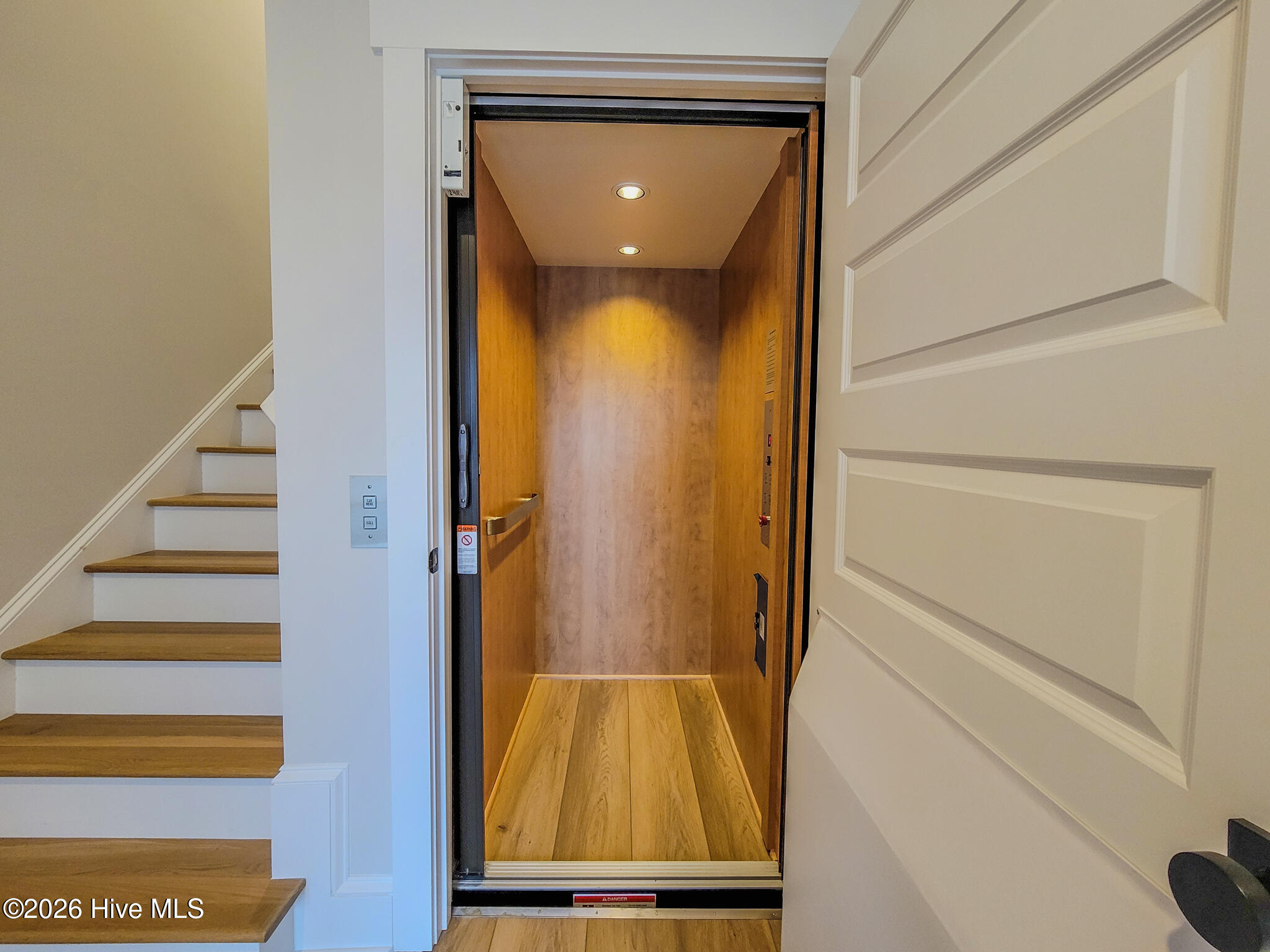 100553642 | Photo 11