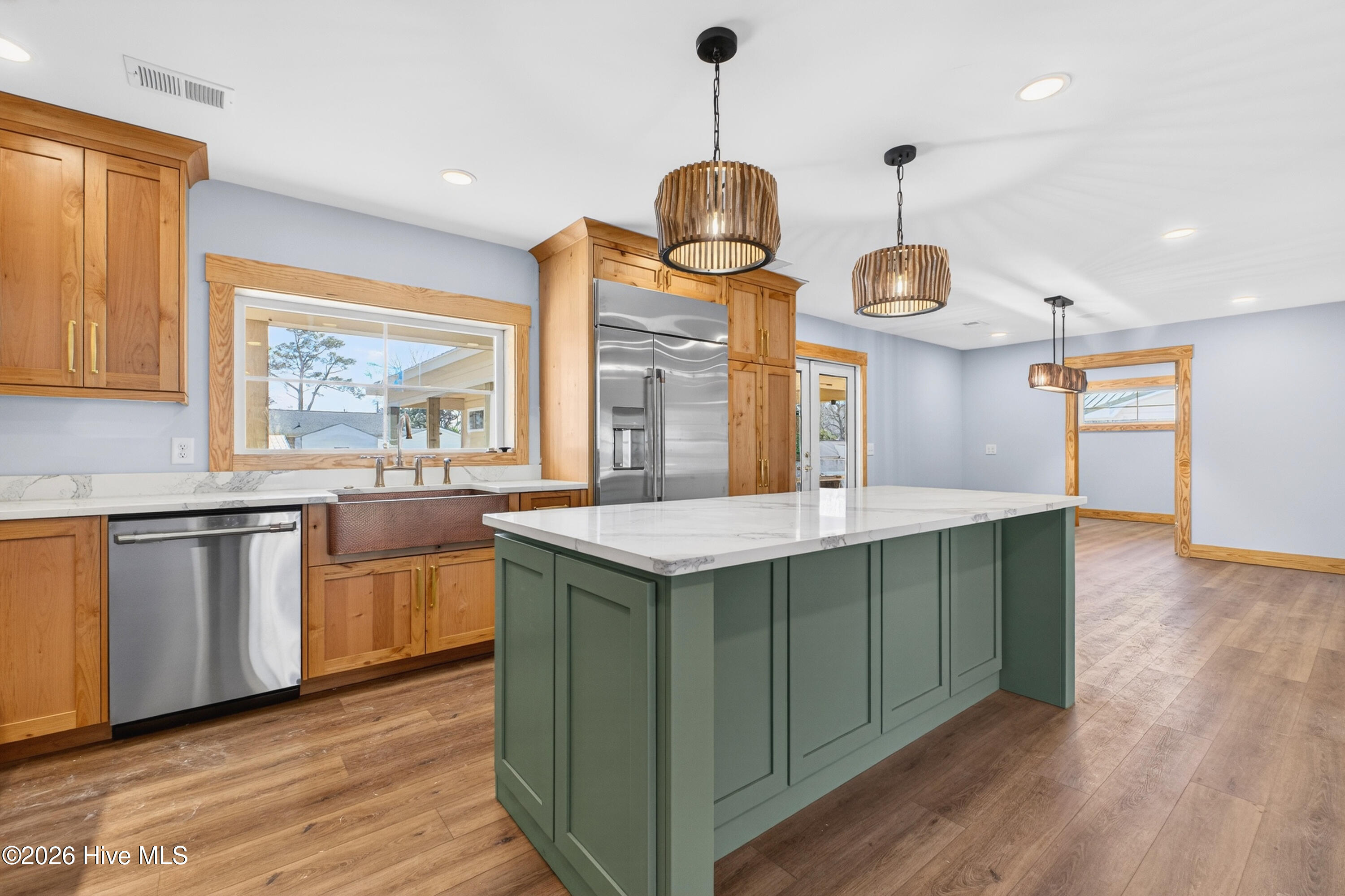 100552365 | Photo 14