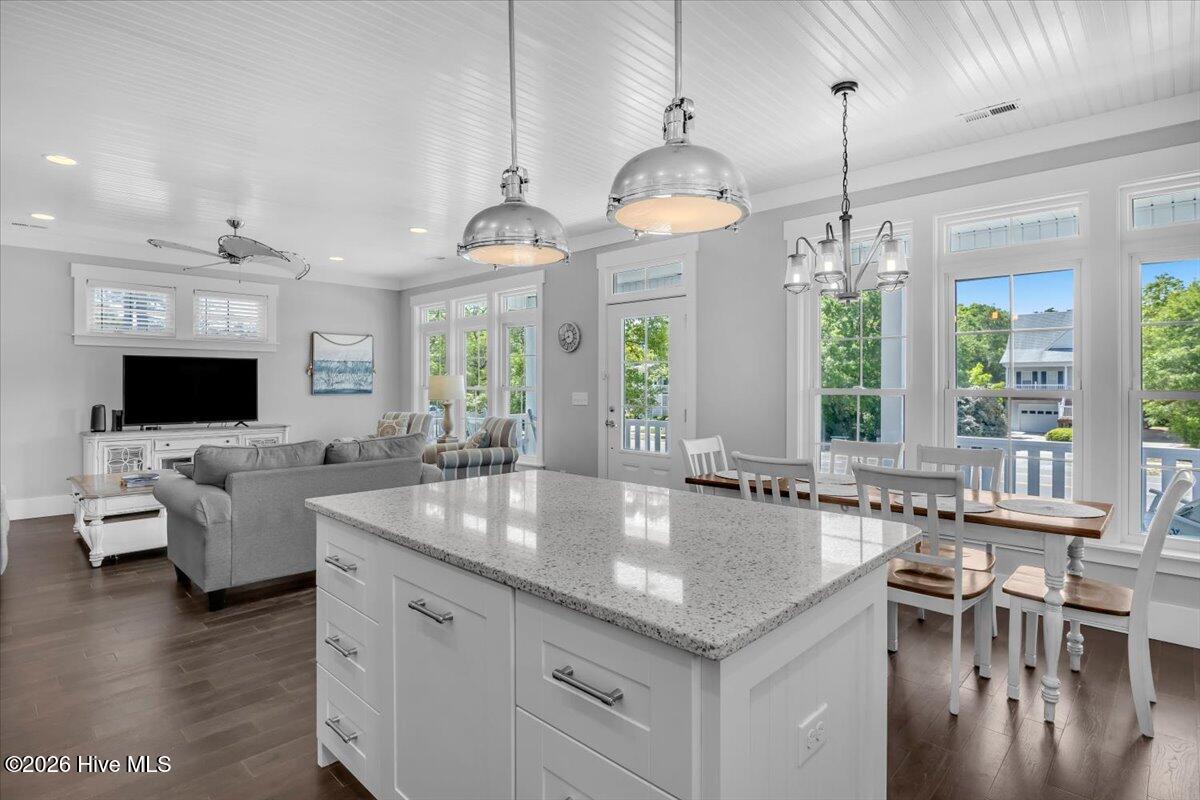 100569217 | Photo 14