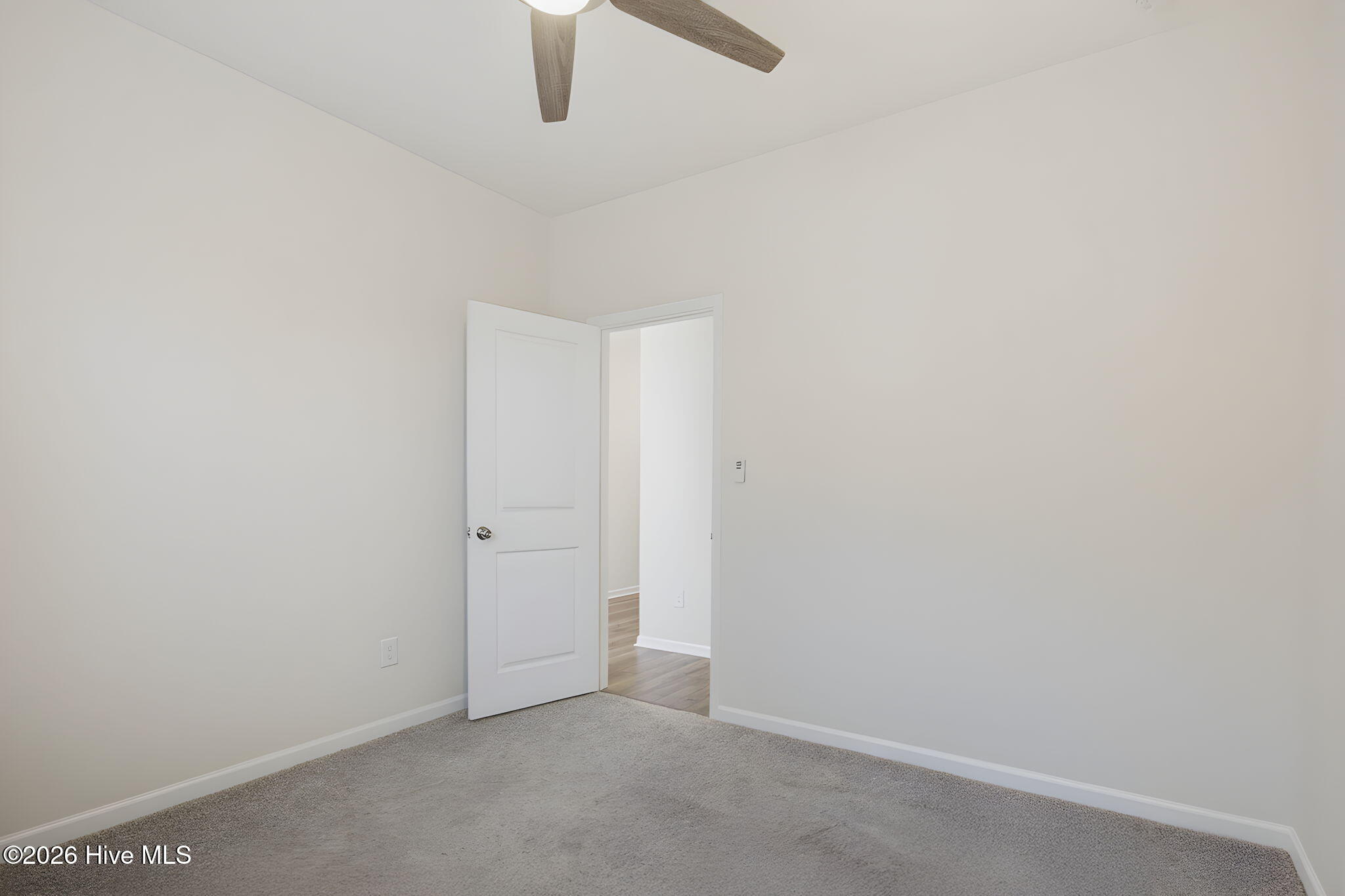 100569324 | Photo 18