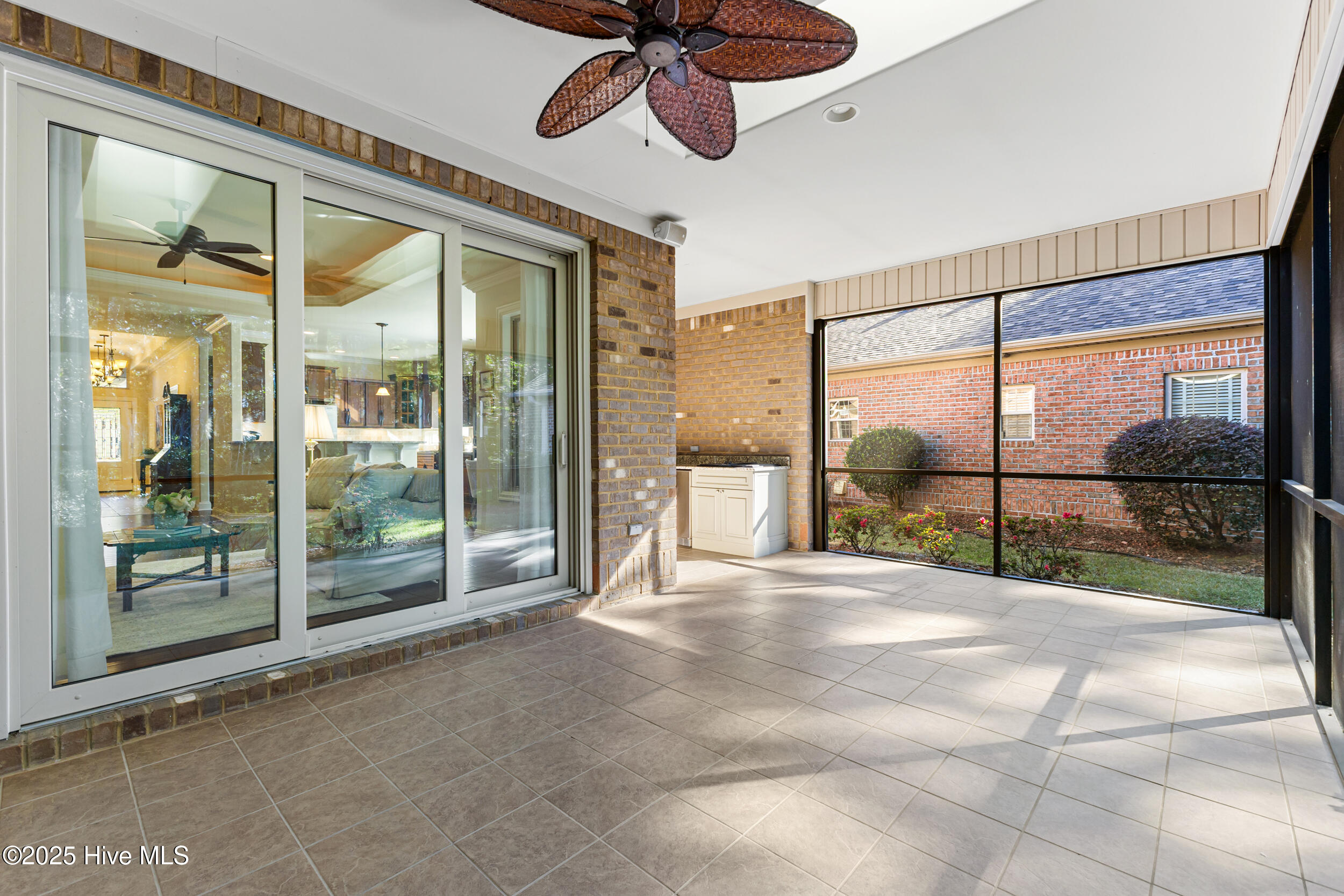 100539412 | Photo 28