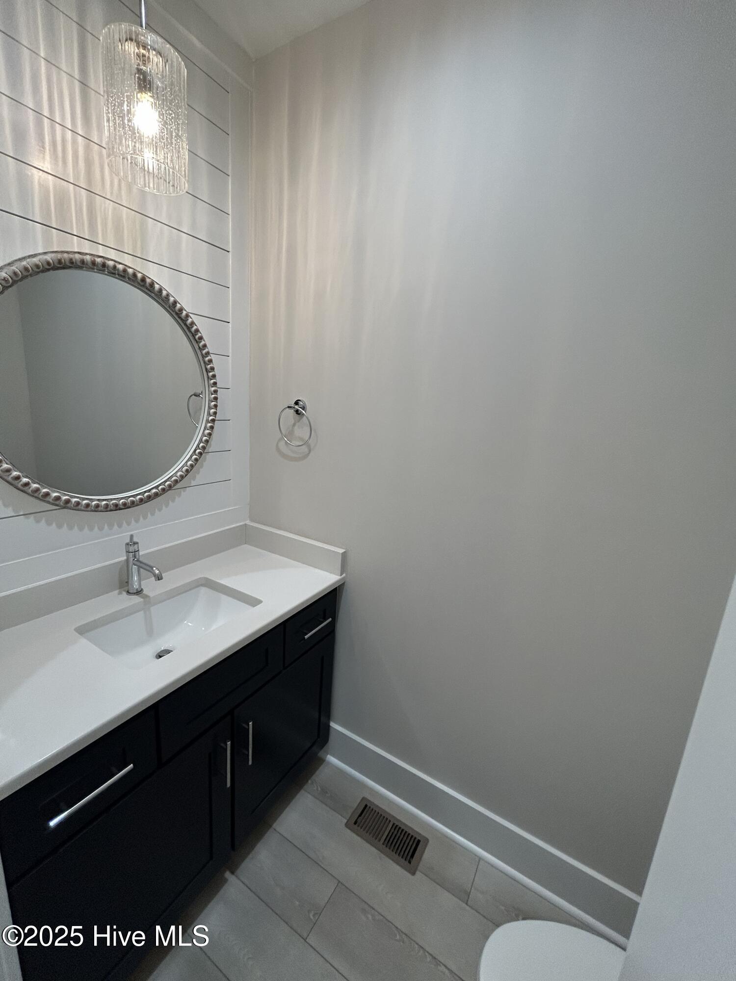 100541587 | Photo 12