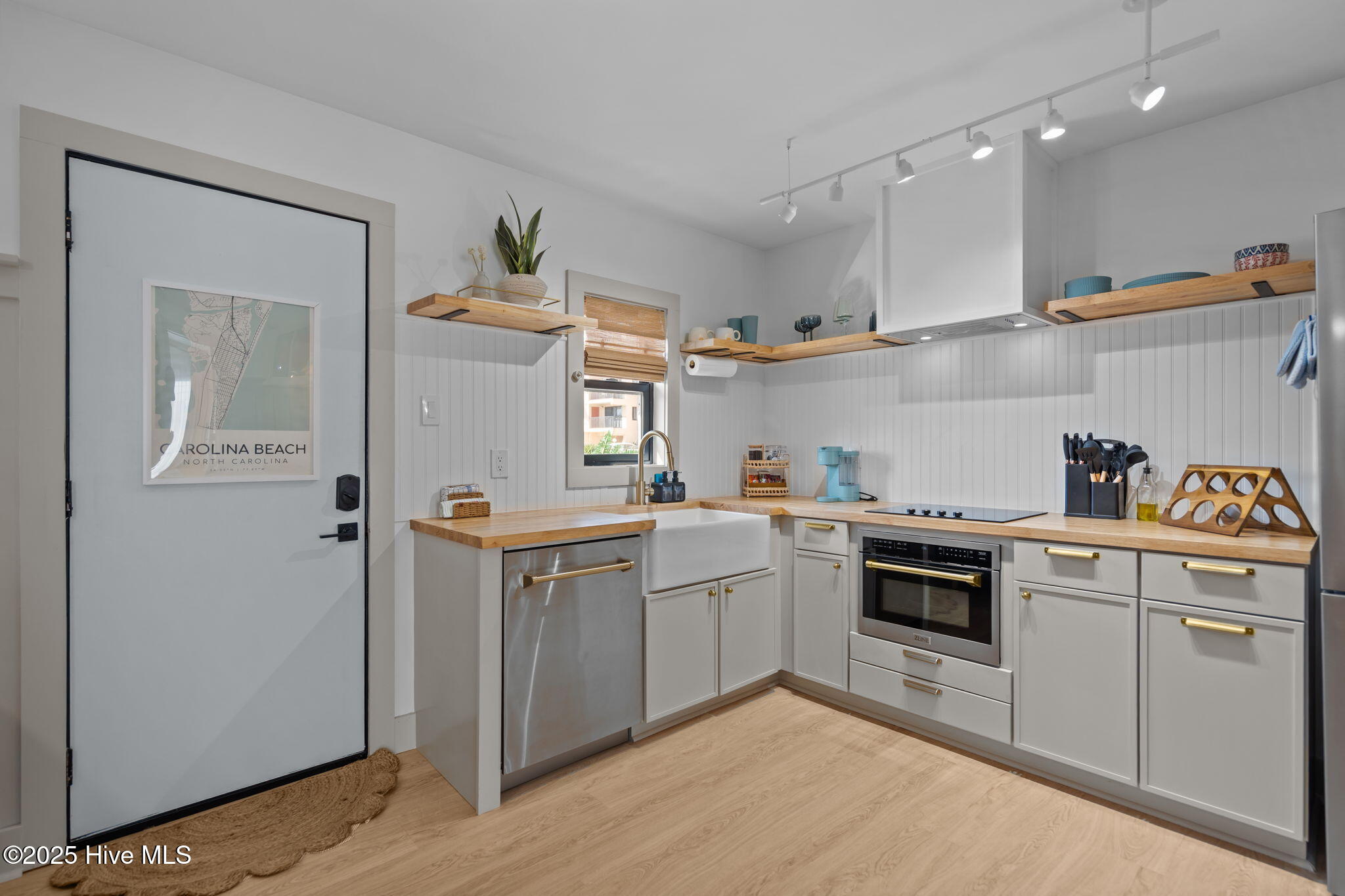 100534749 | Photo 23