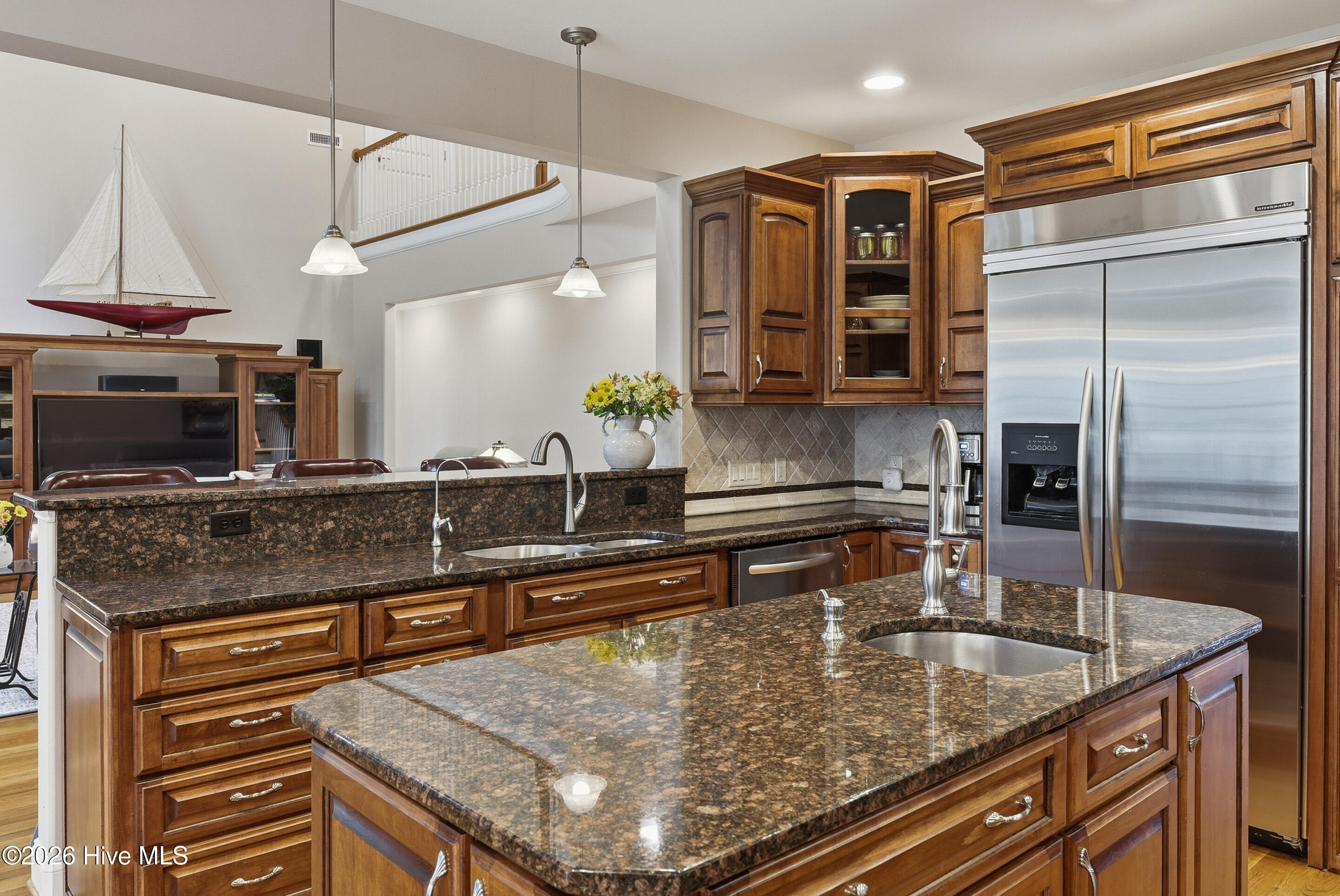 100563976 | Photo 12