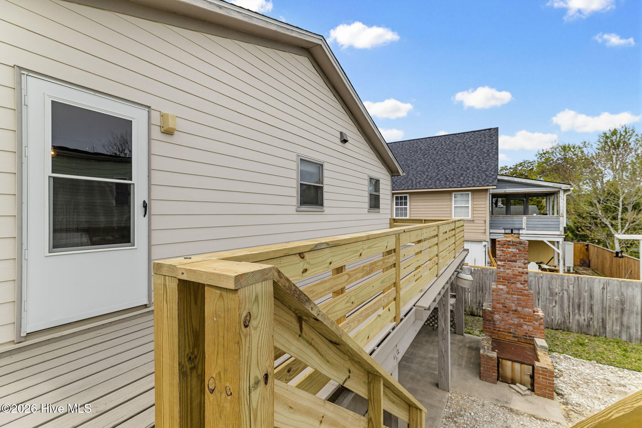 100565875 | Photo 38