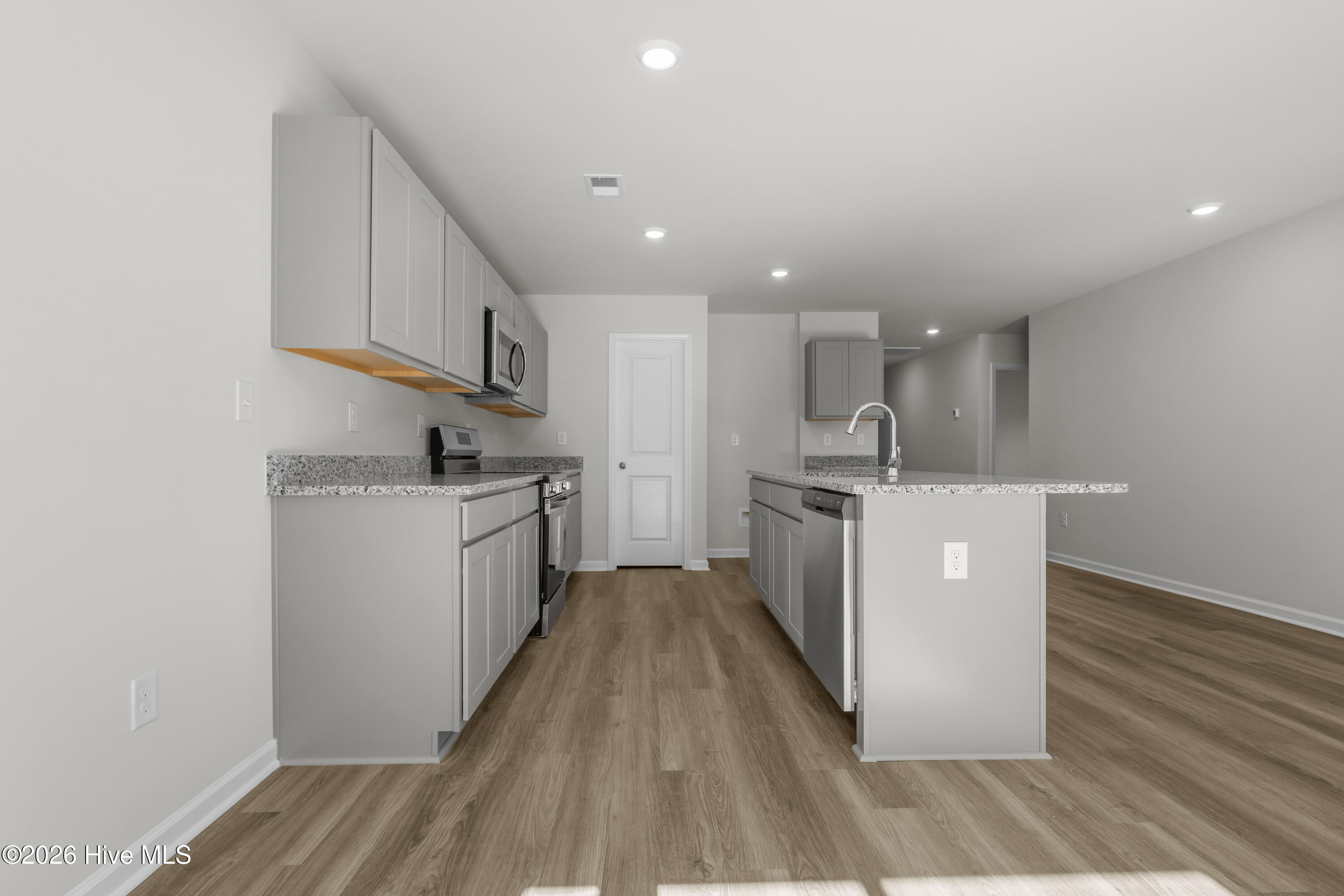 100550228 | Photo 14