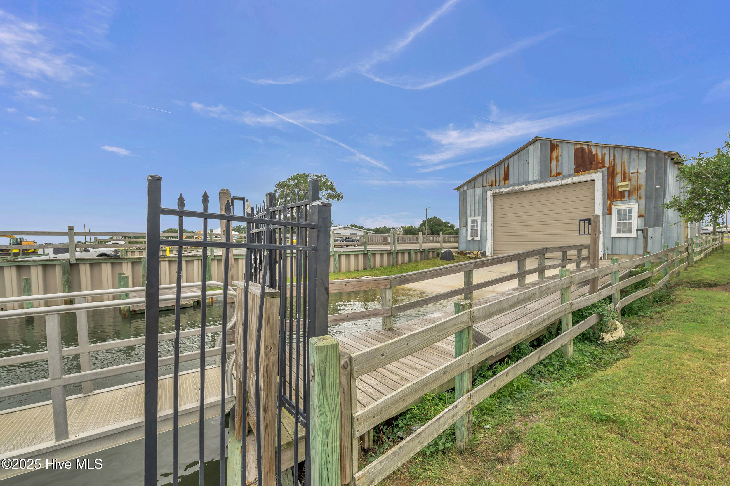 100529848 | Photo 98