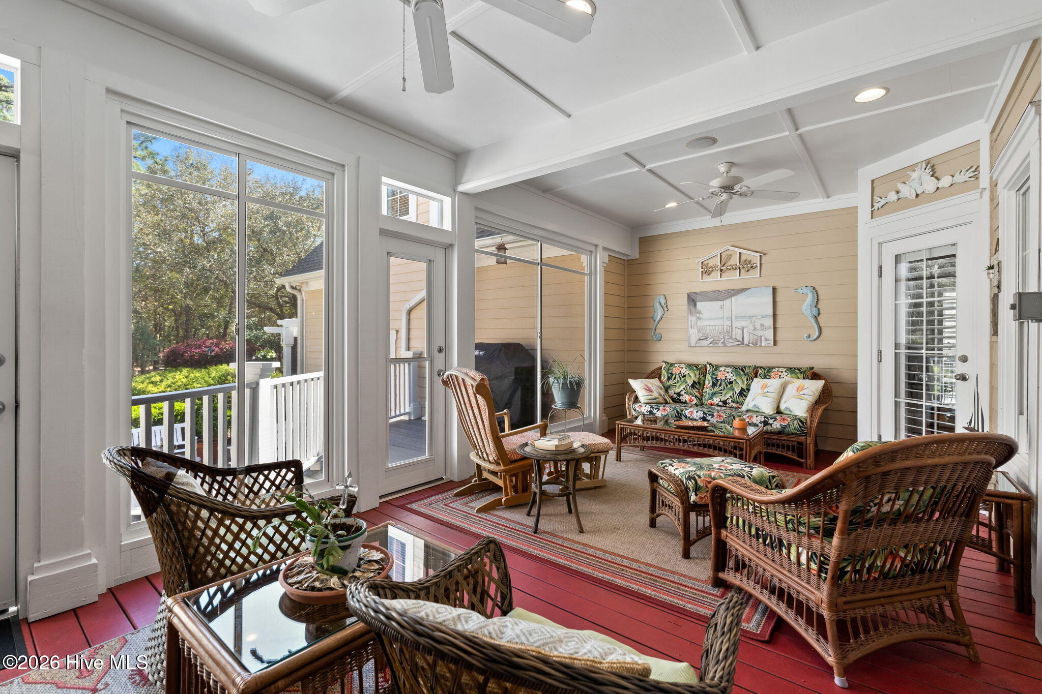 100563336 | Photo 46