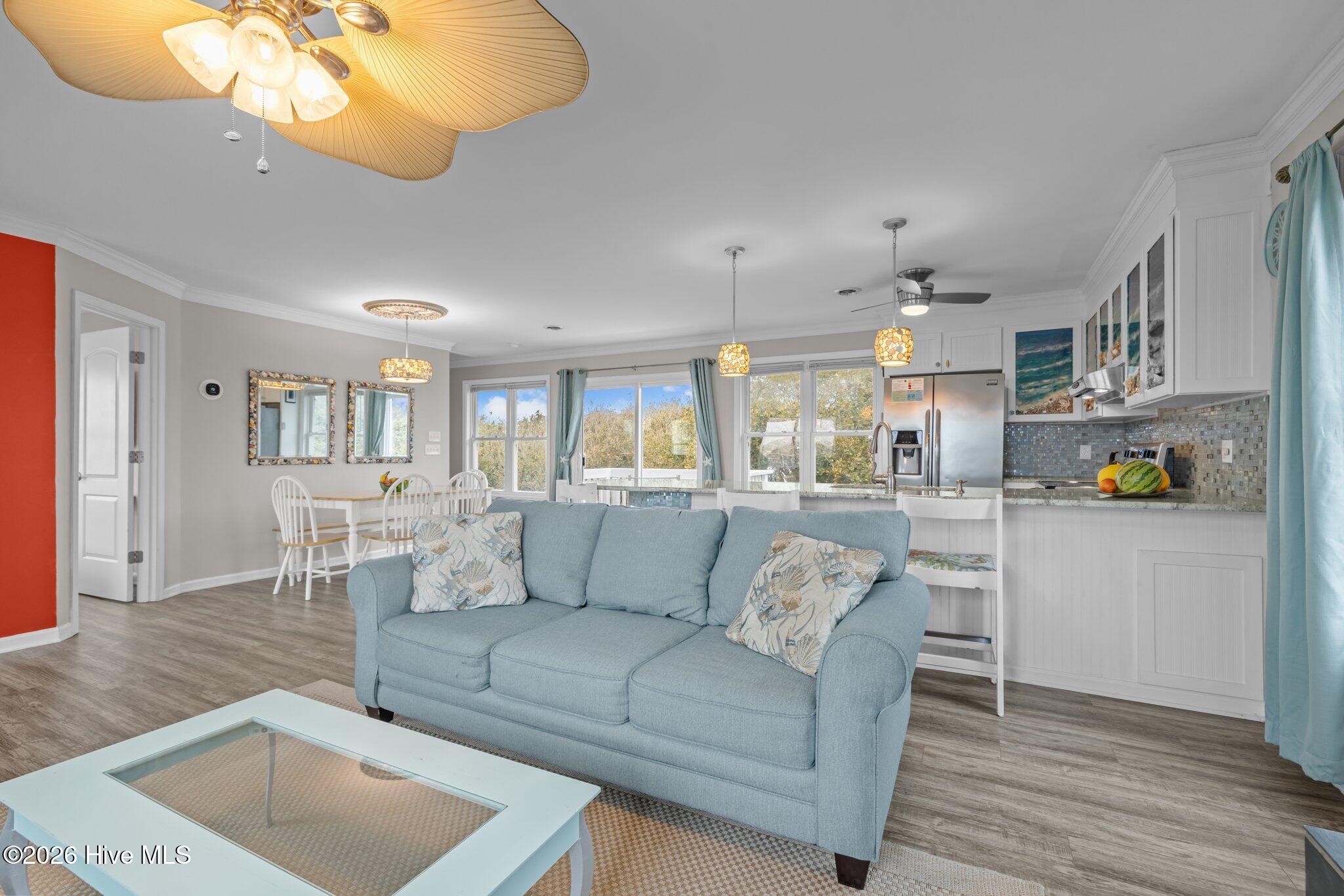 100565802 | Photo 30