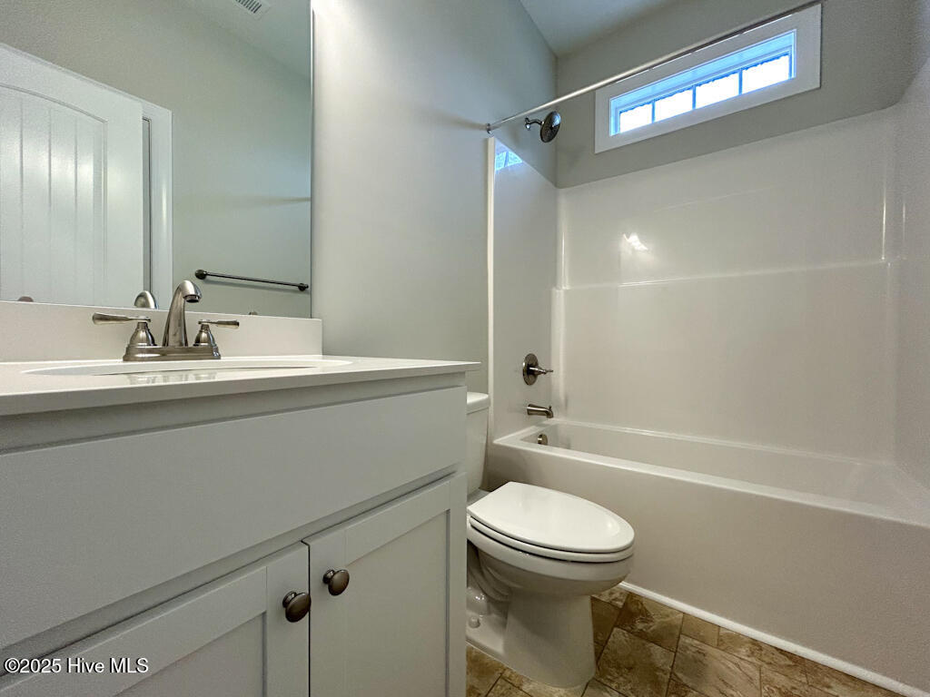 100562830 | Photo 32