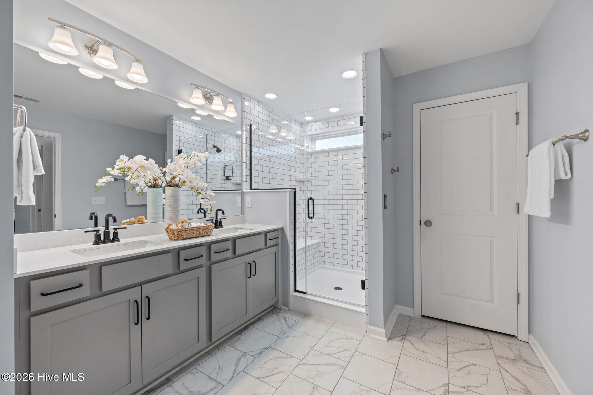 100567442 | Photo 23