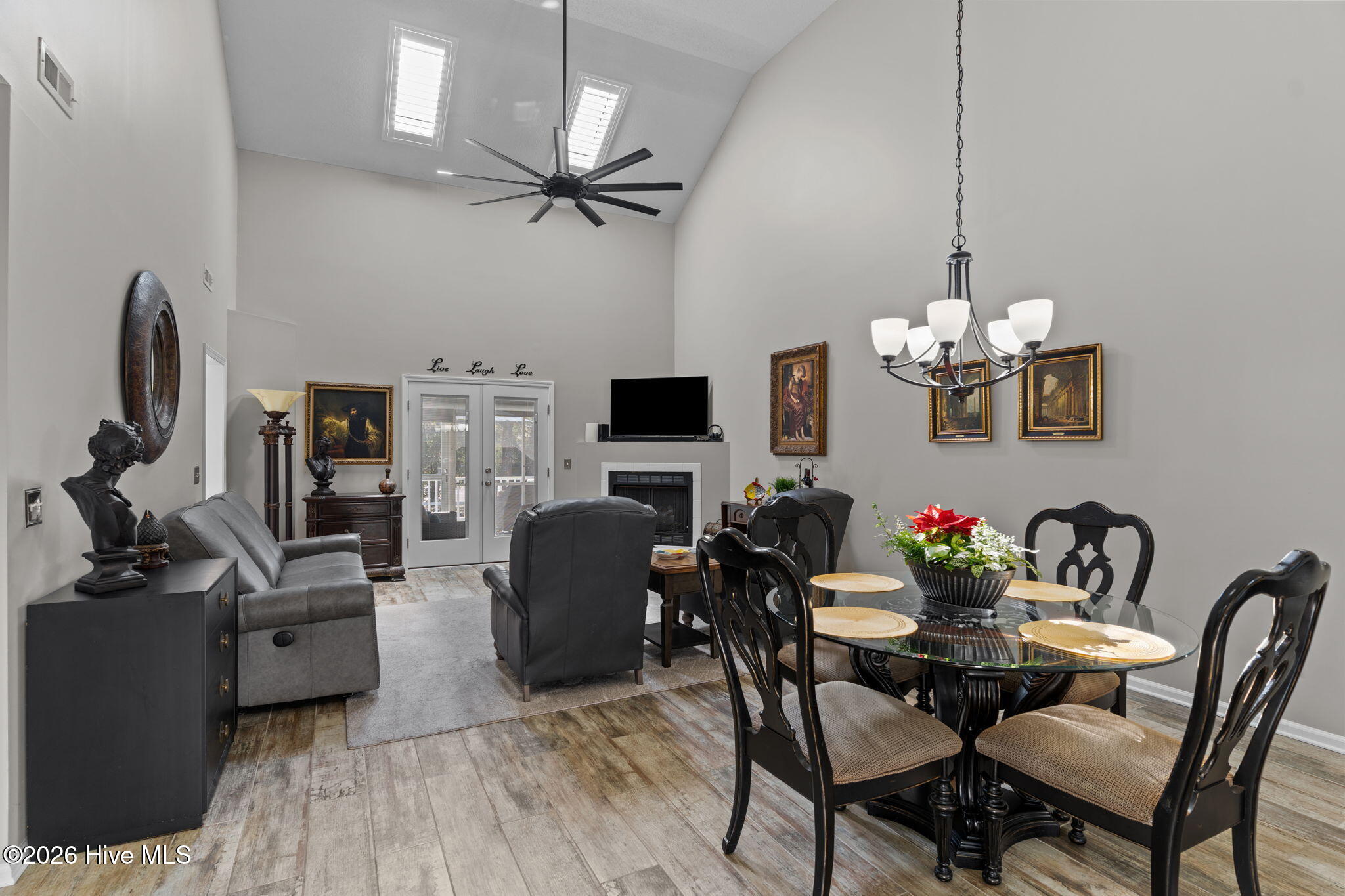 100550707 | Photo 11