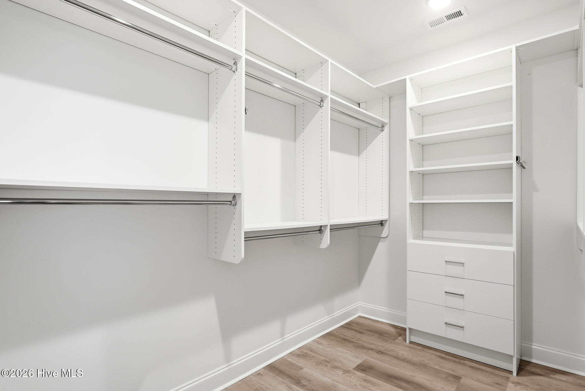 100555093 | Photo 27