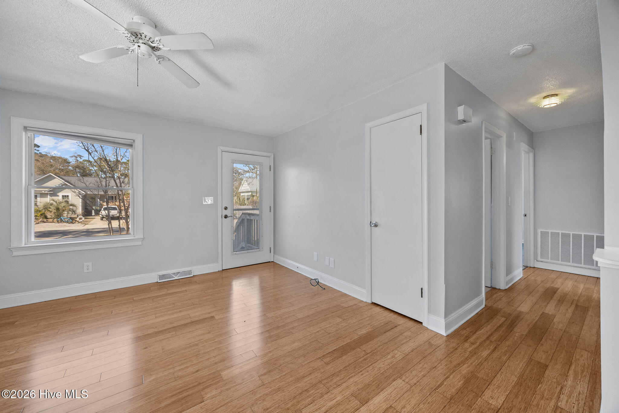 100554727 | Photo 16