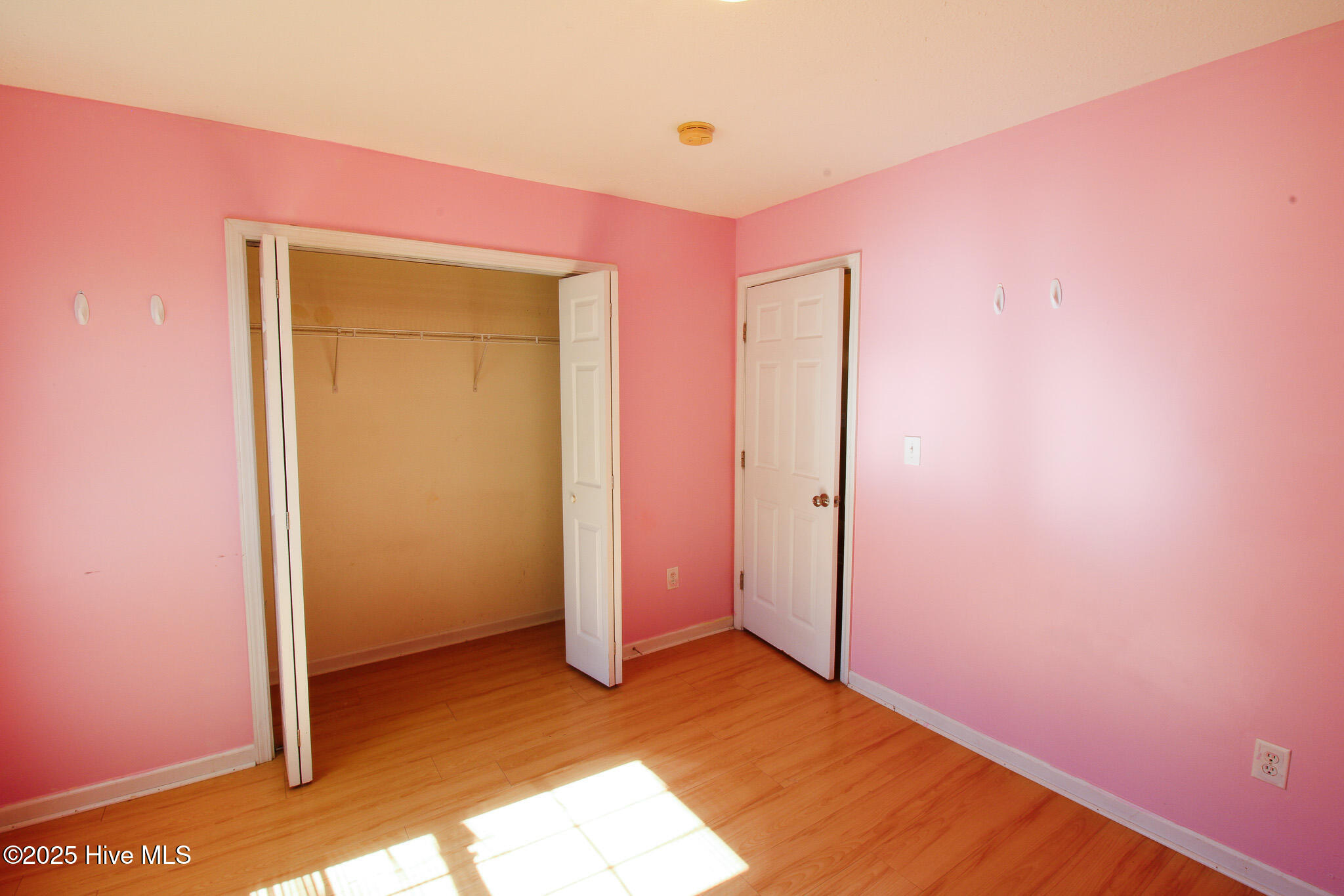 100537575 | Photo 25