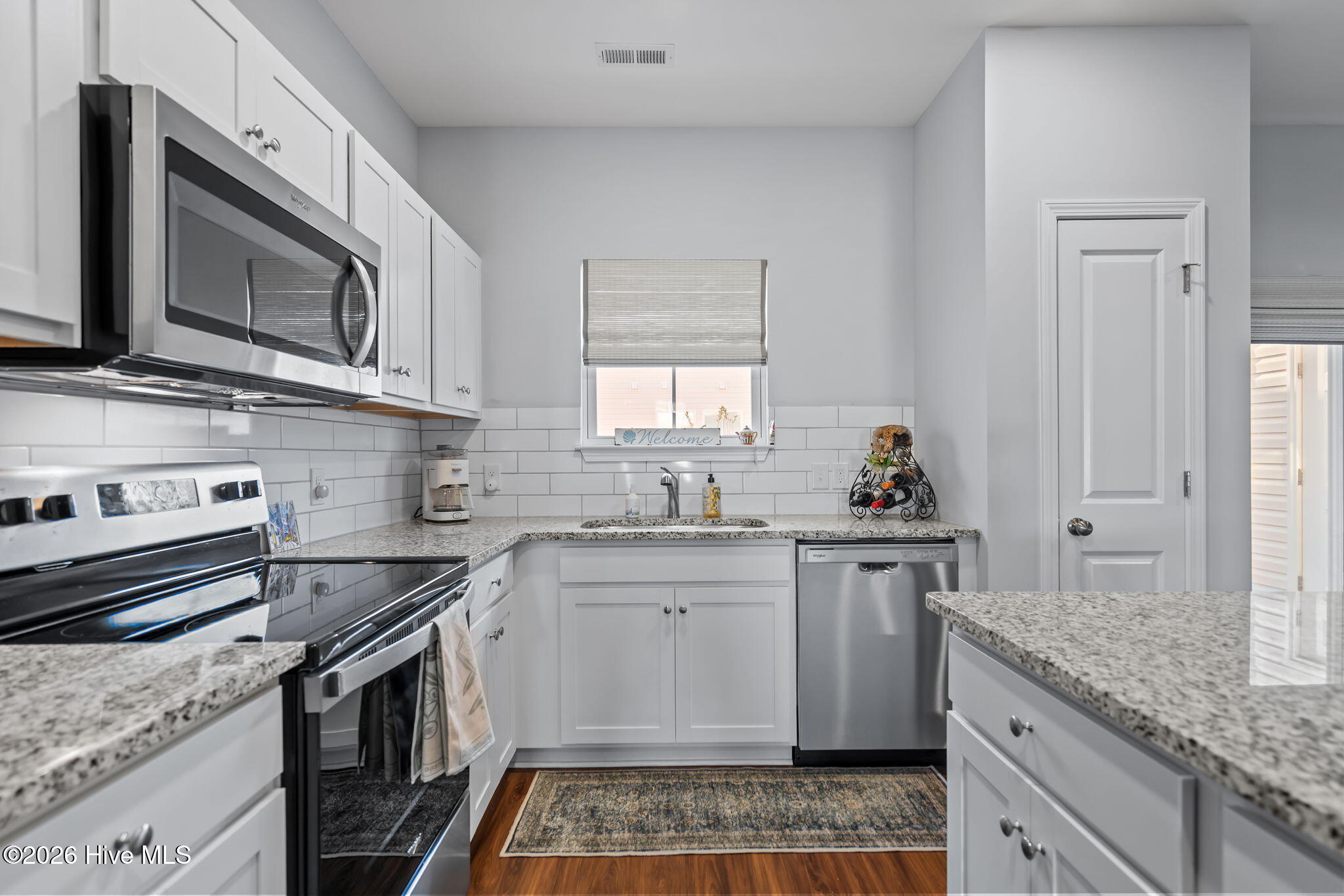 100562246 | Photo 14