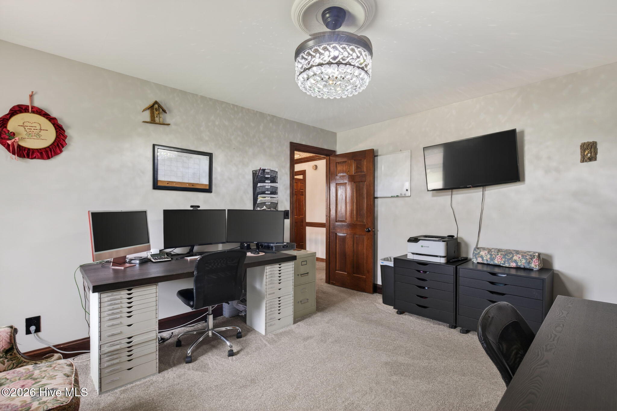 Bedroom/ Office