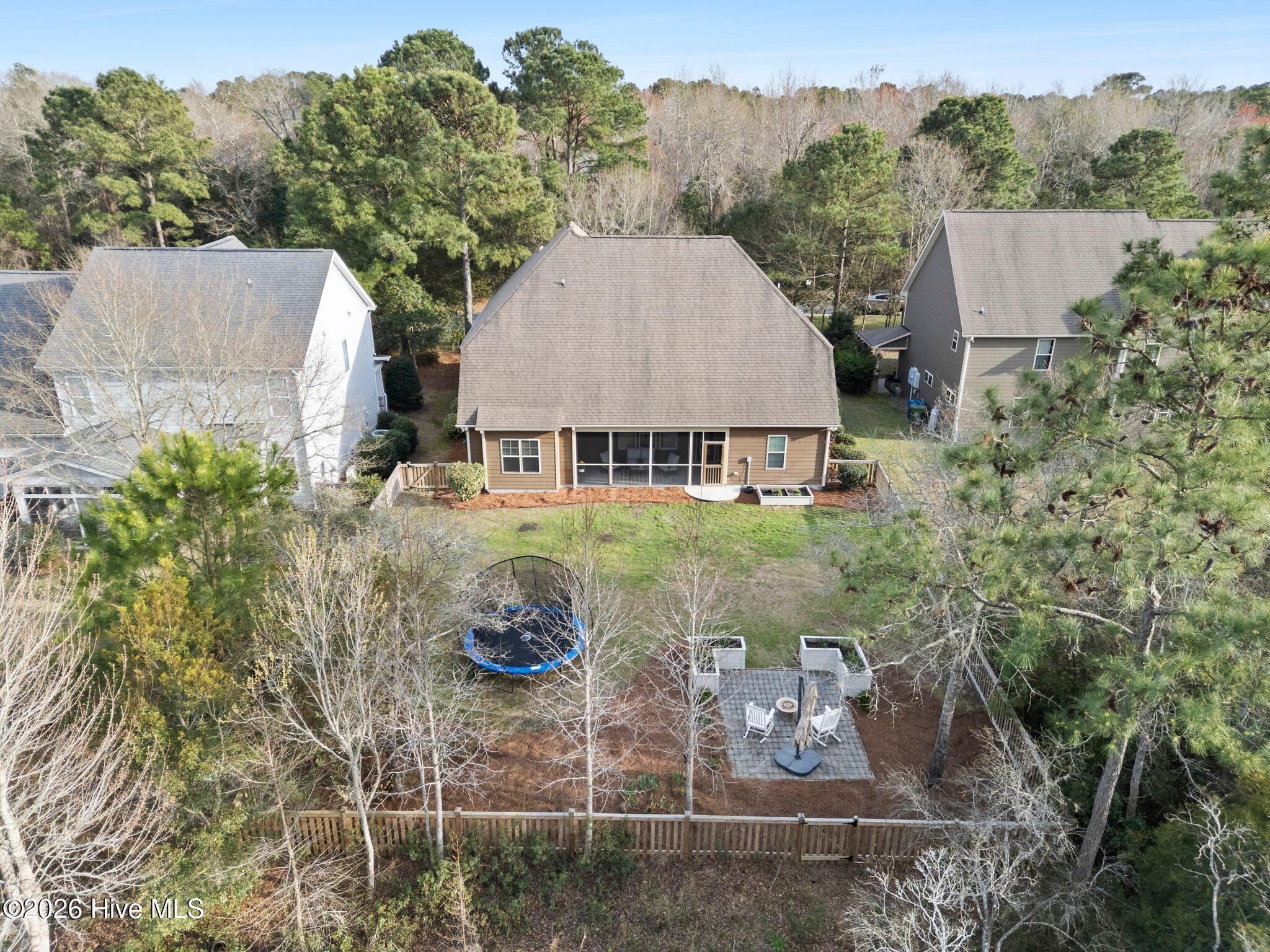 100562110 | Photo 63