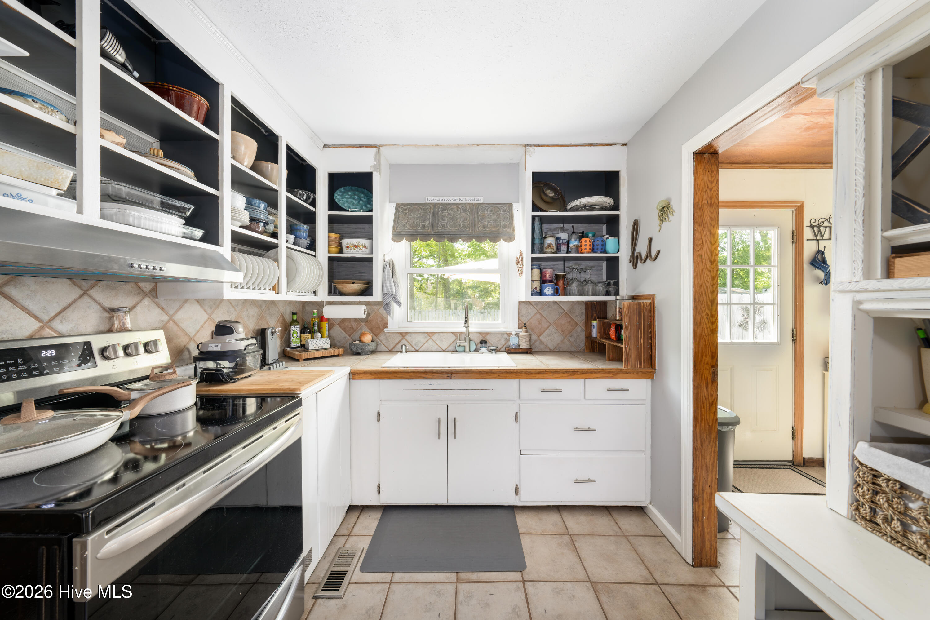 100565706 | Photo 25