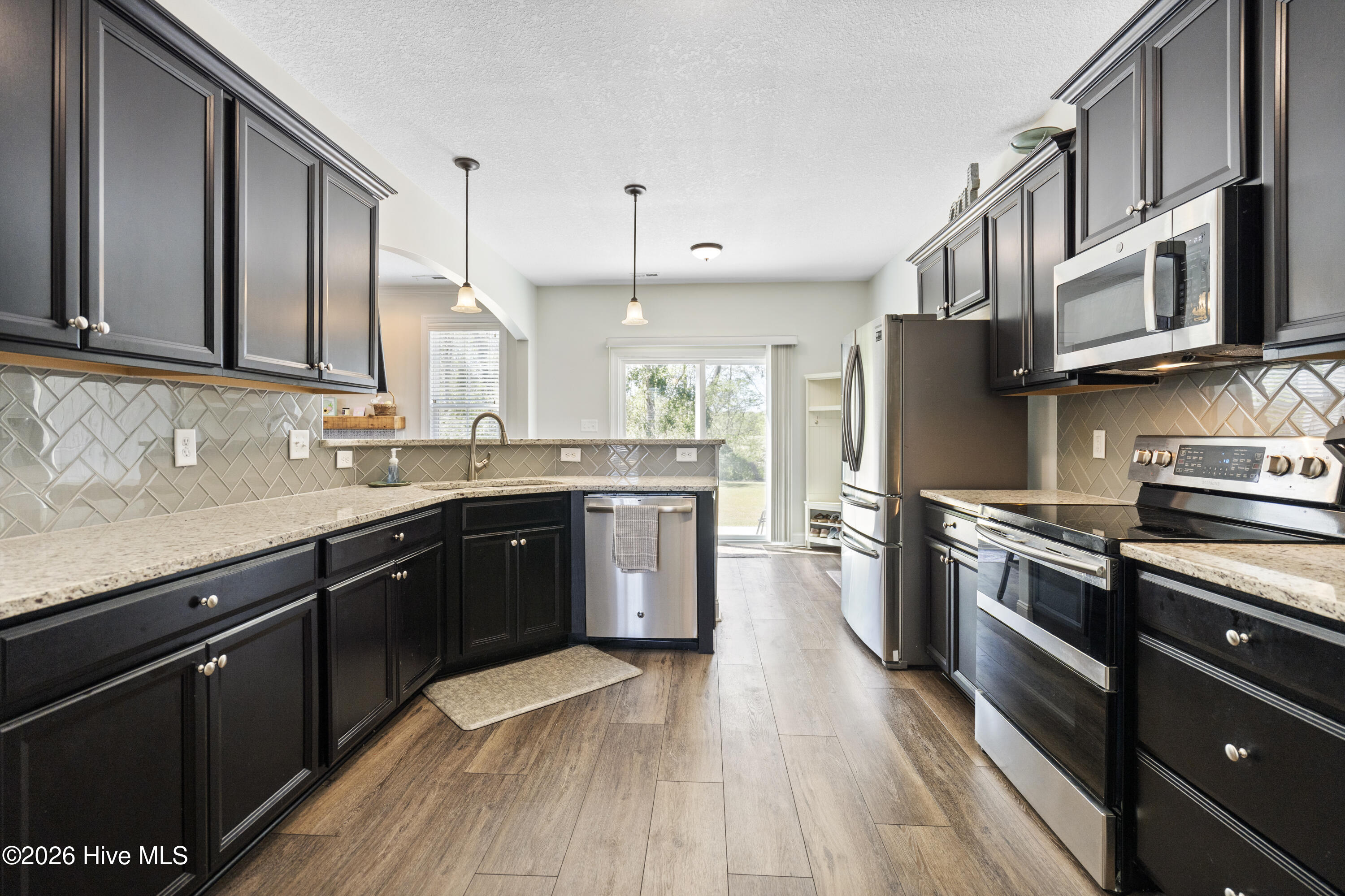 100564878 | Photo 23