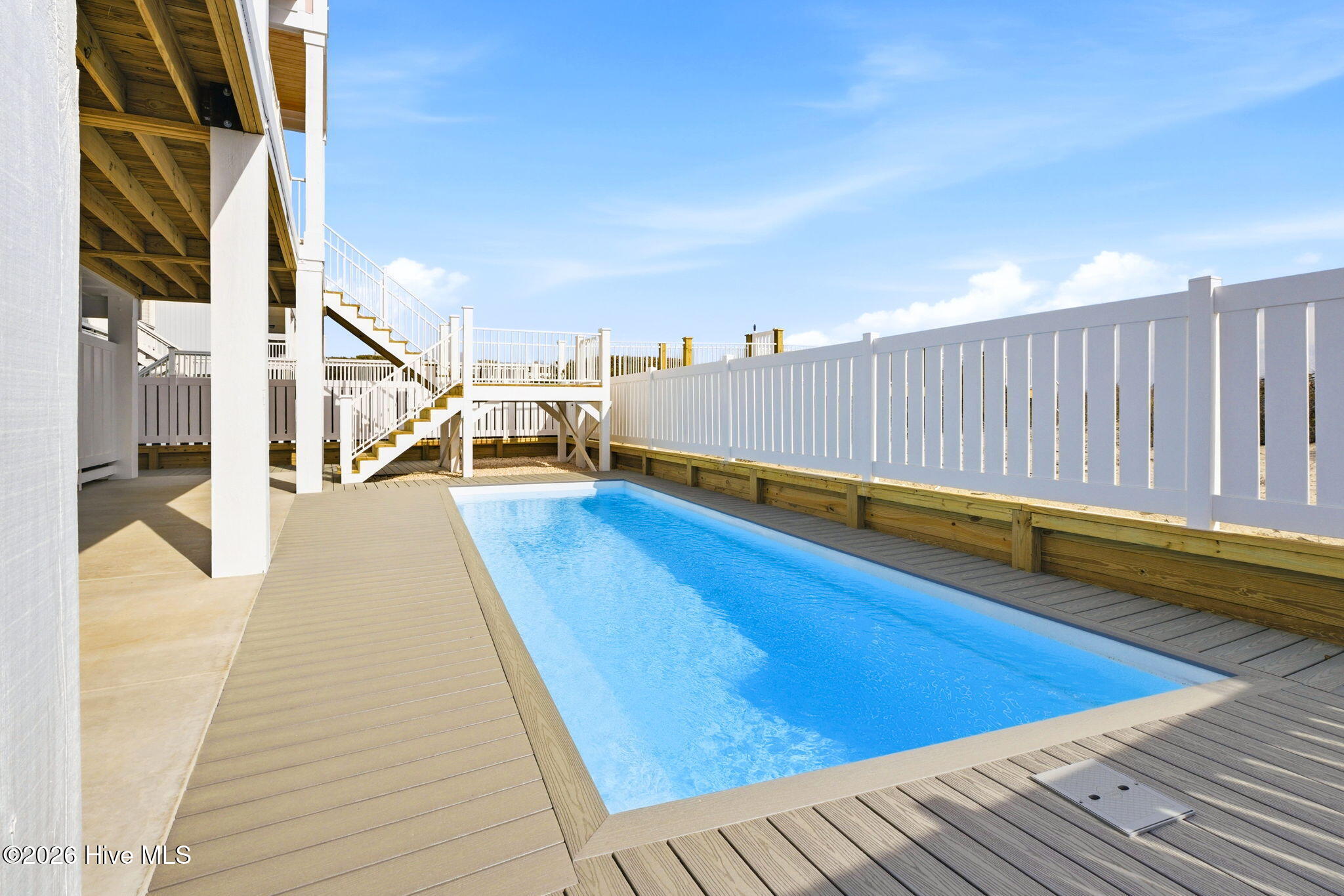 100564673 | Photo 57