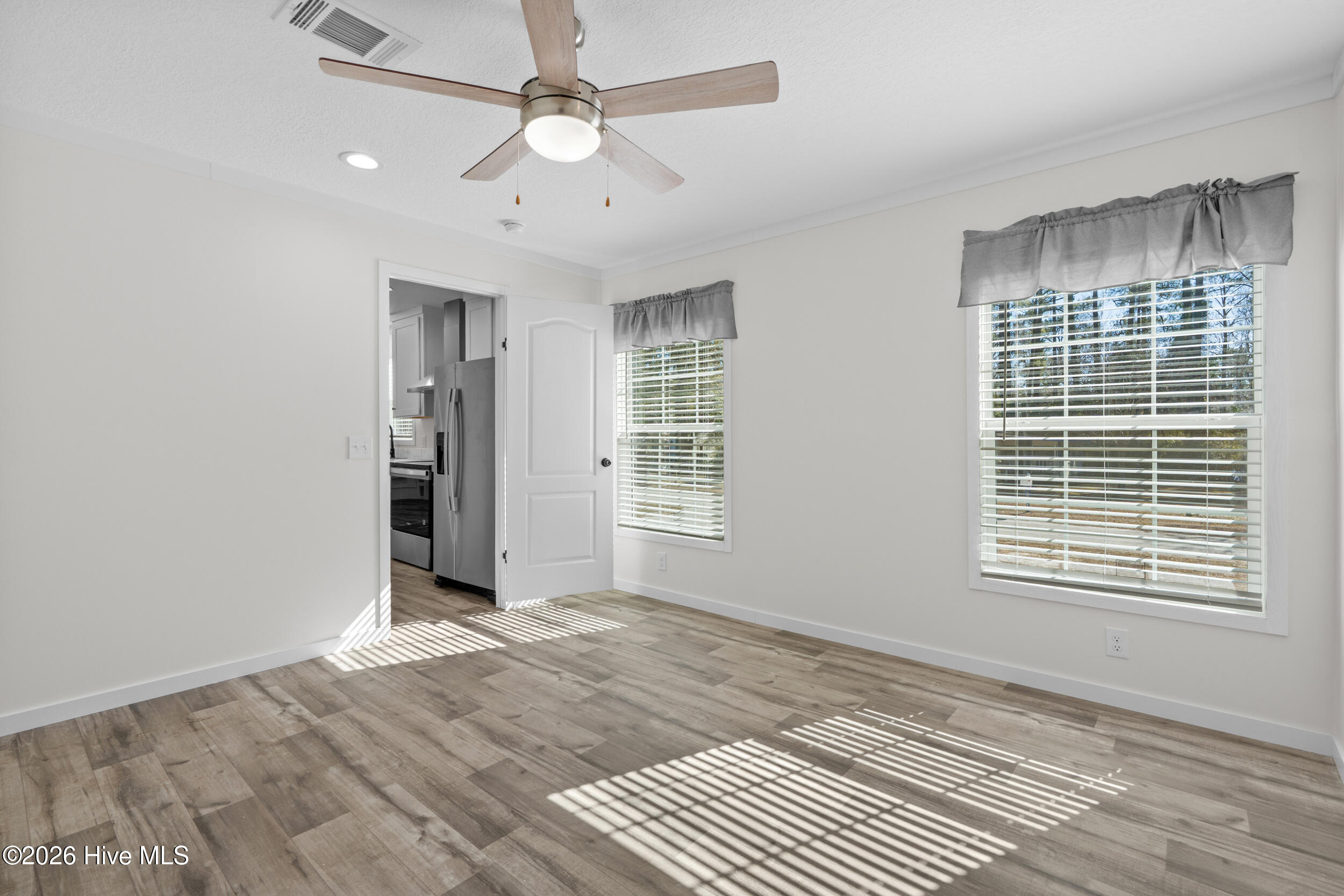 100554788 | Photo 14