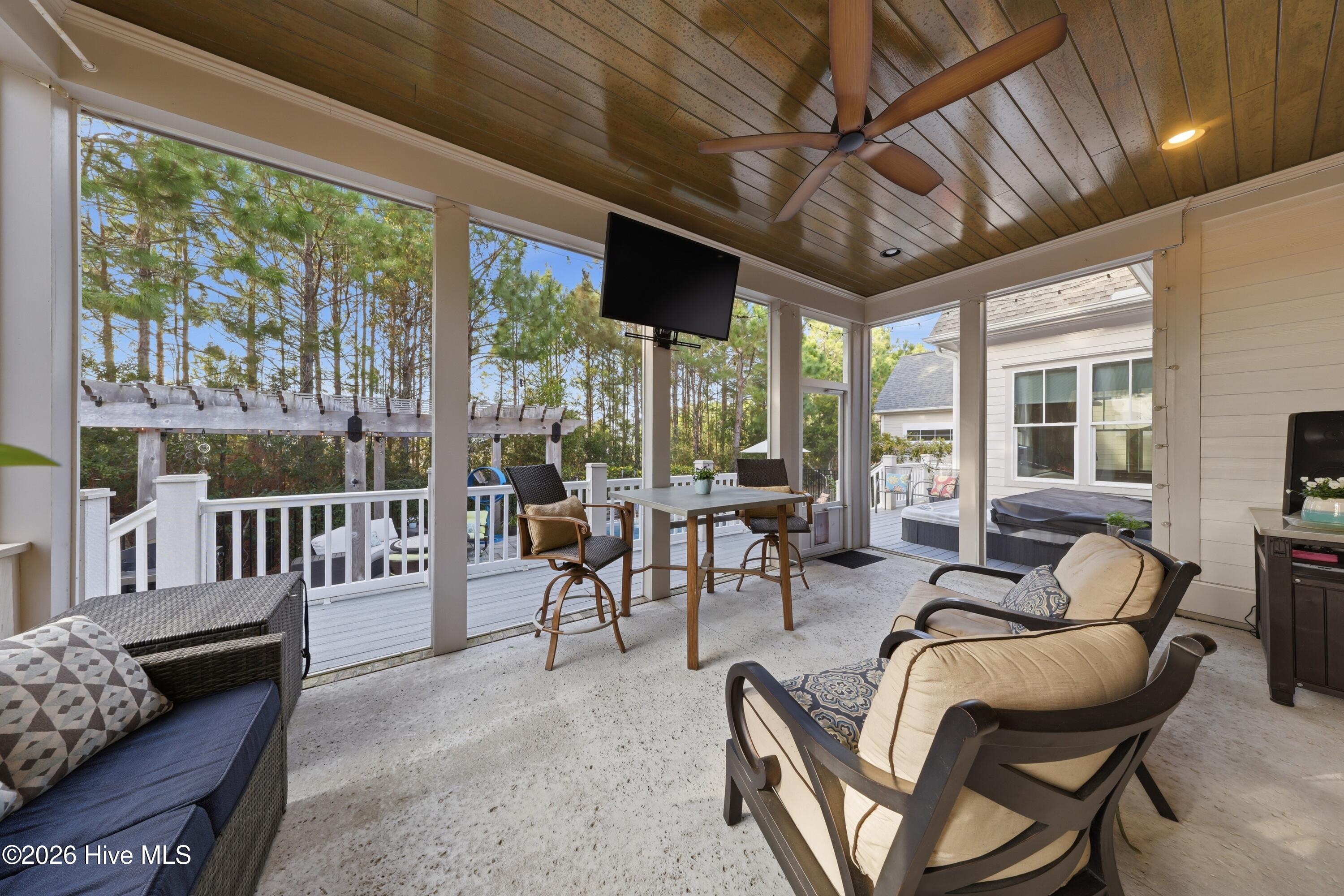 100560697 | Photo 16