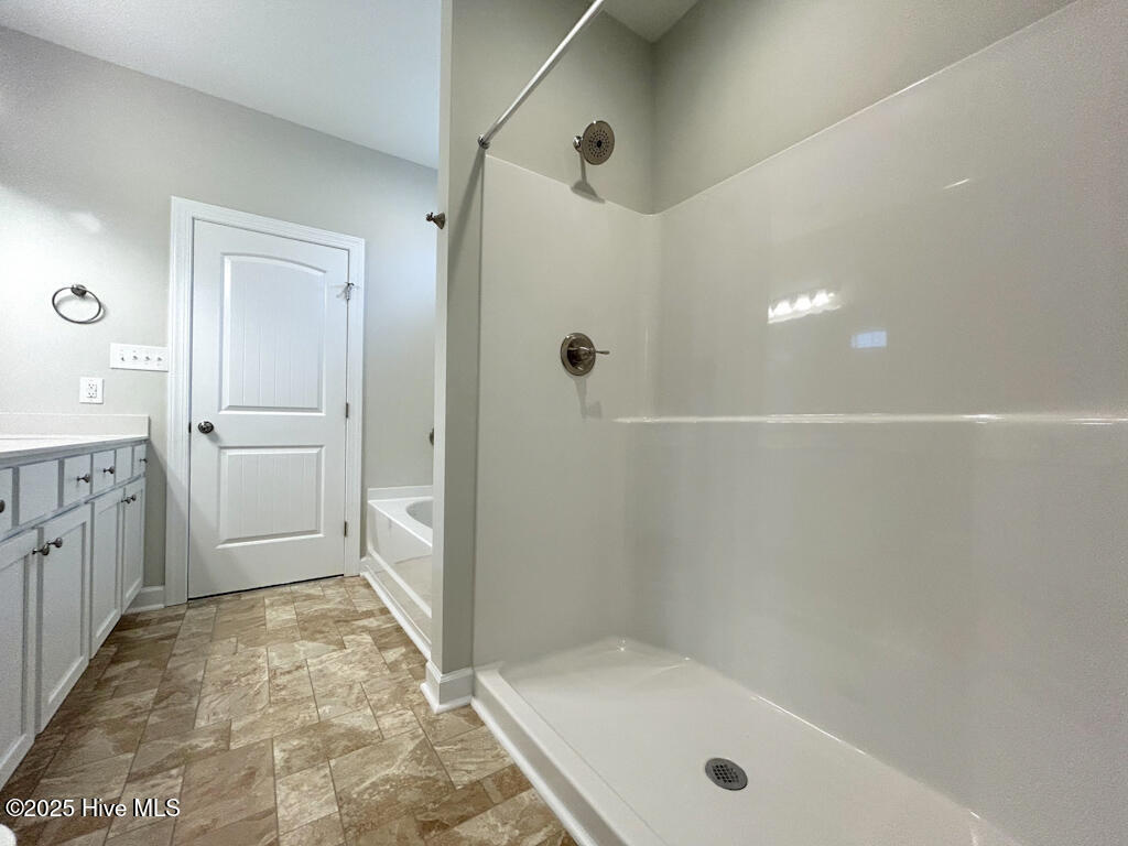 100562830 | Photo 42