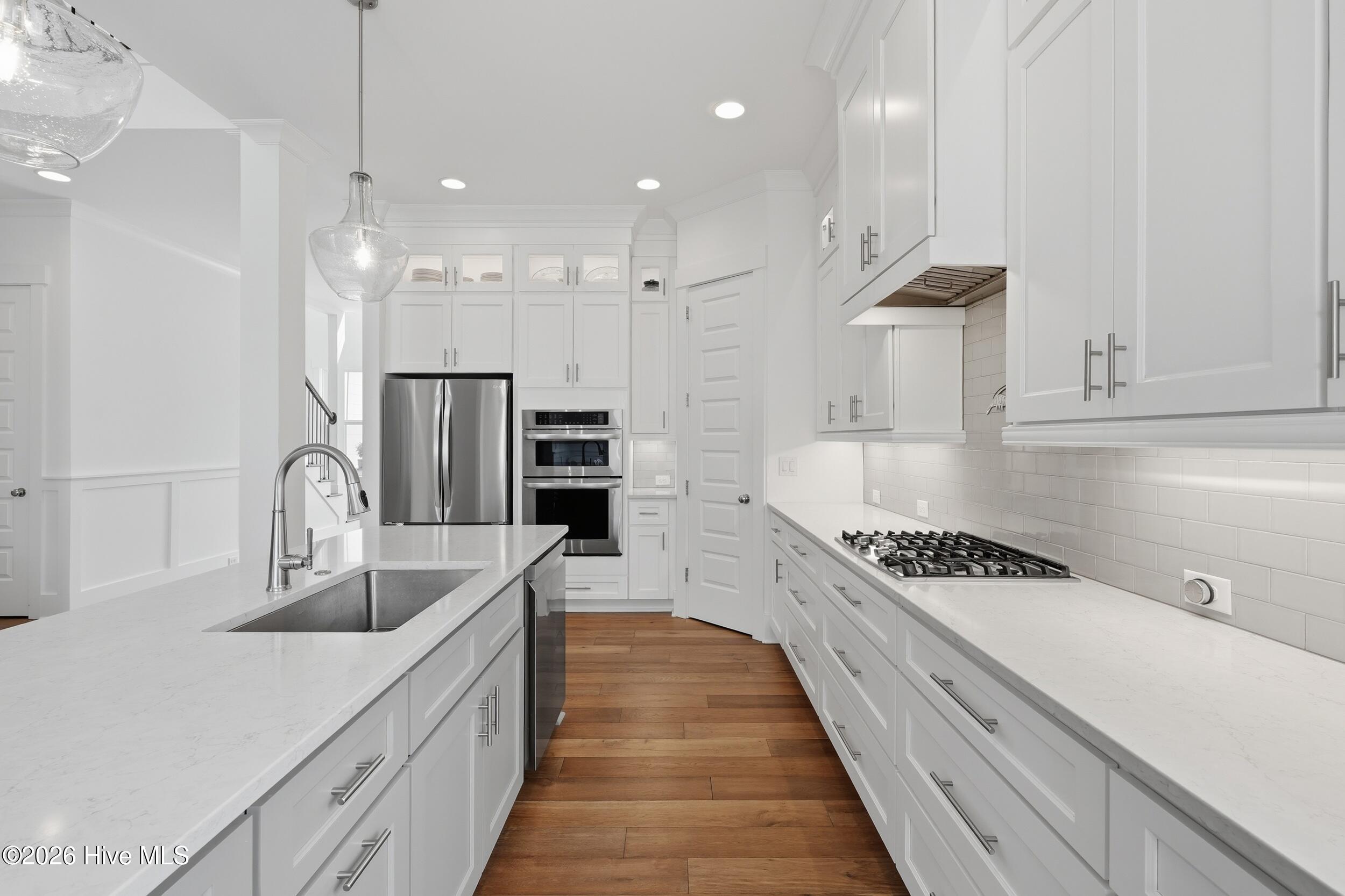 100563980 | Photo 24