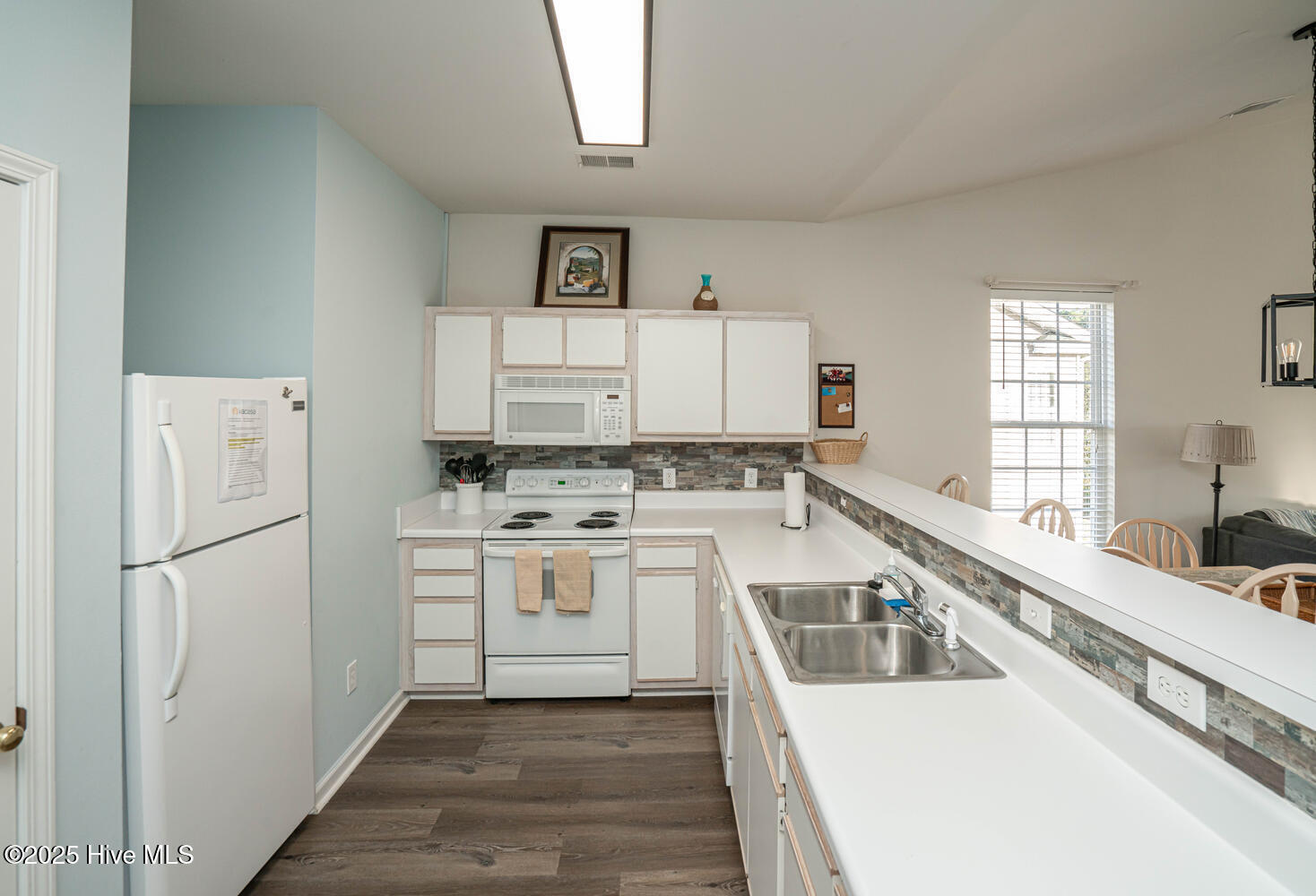 100538055 | Photo 15