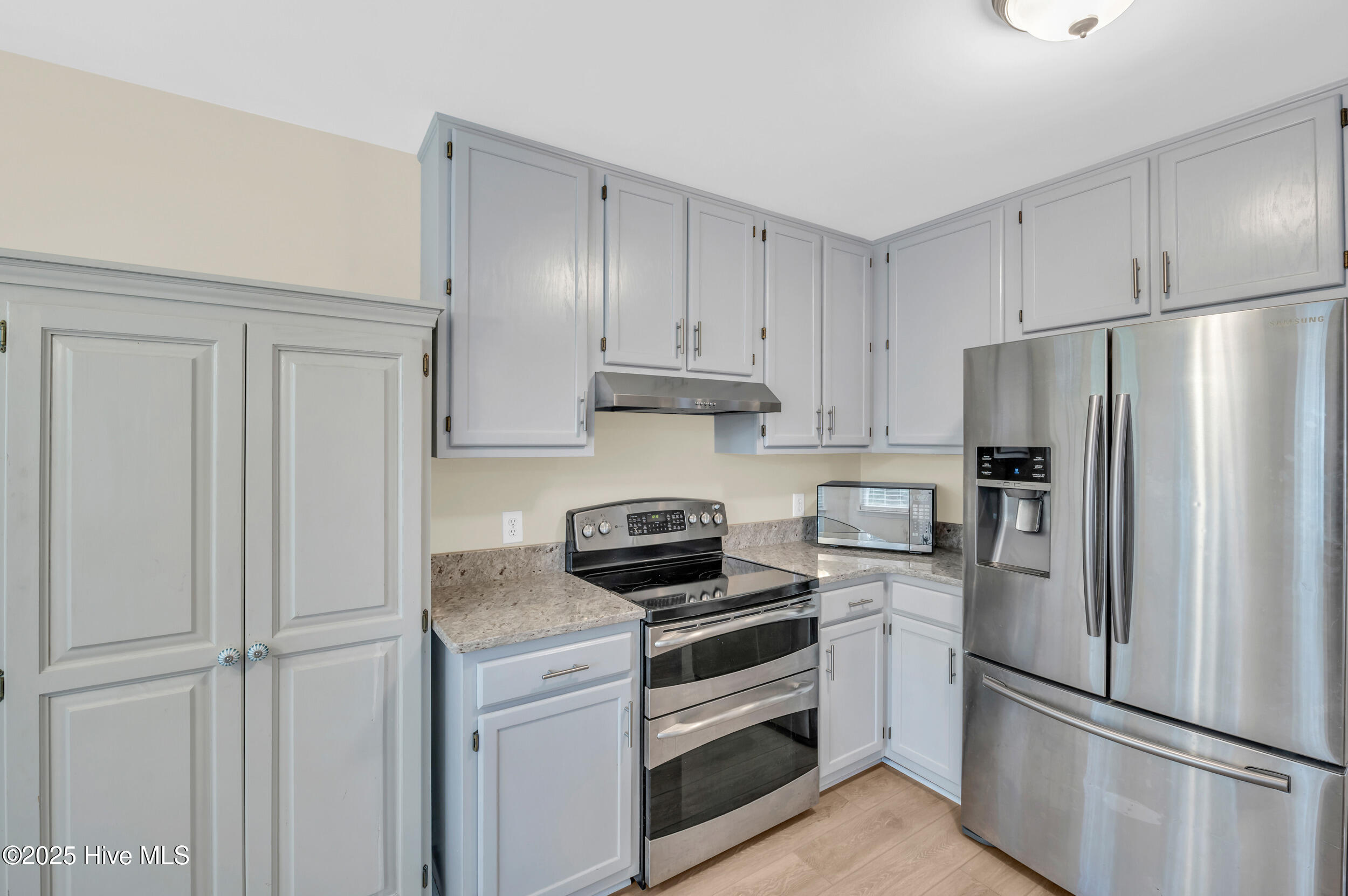 100532277 | Photo 14