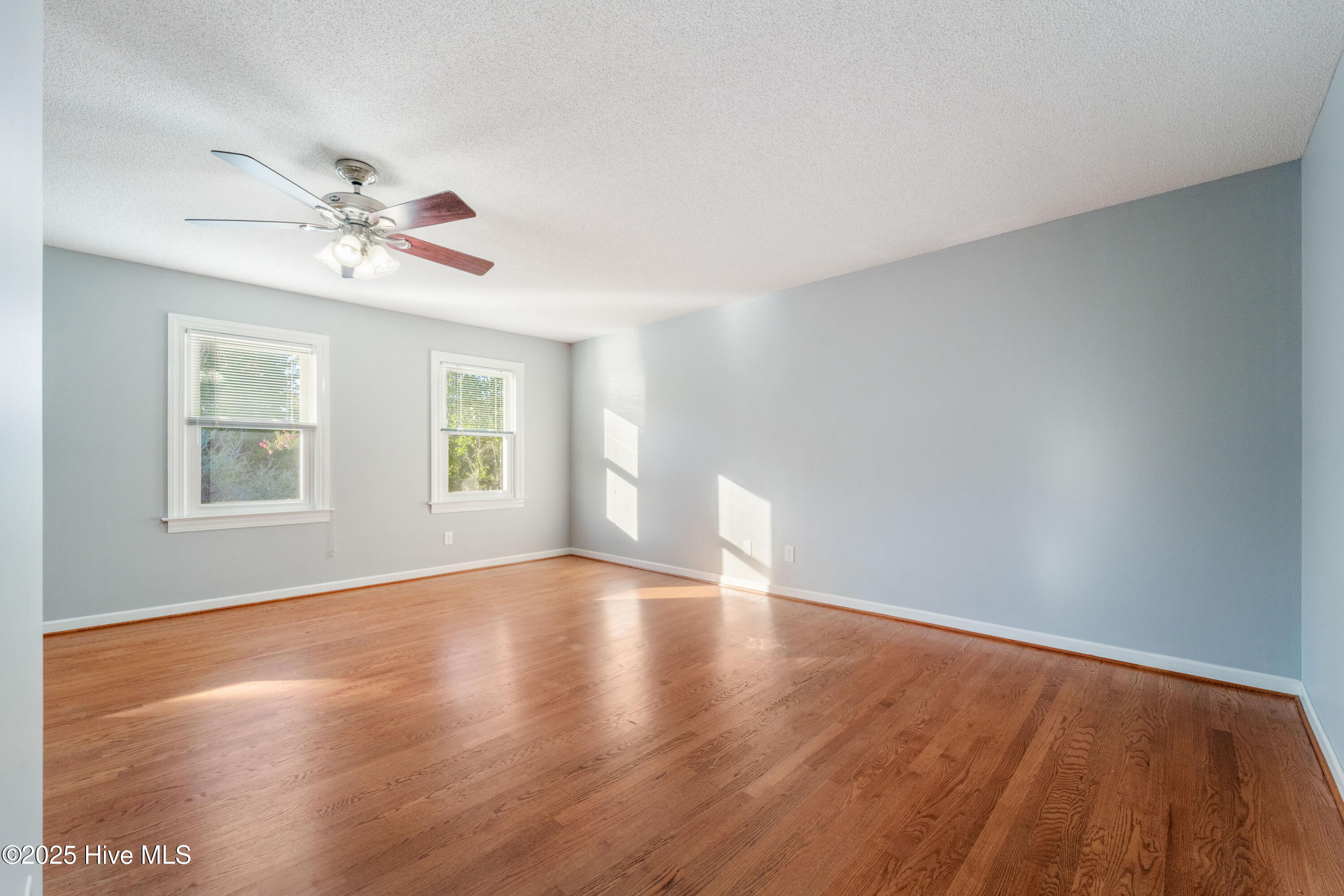 100527968 | Photo 40