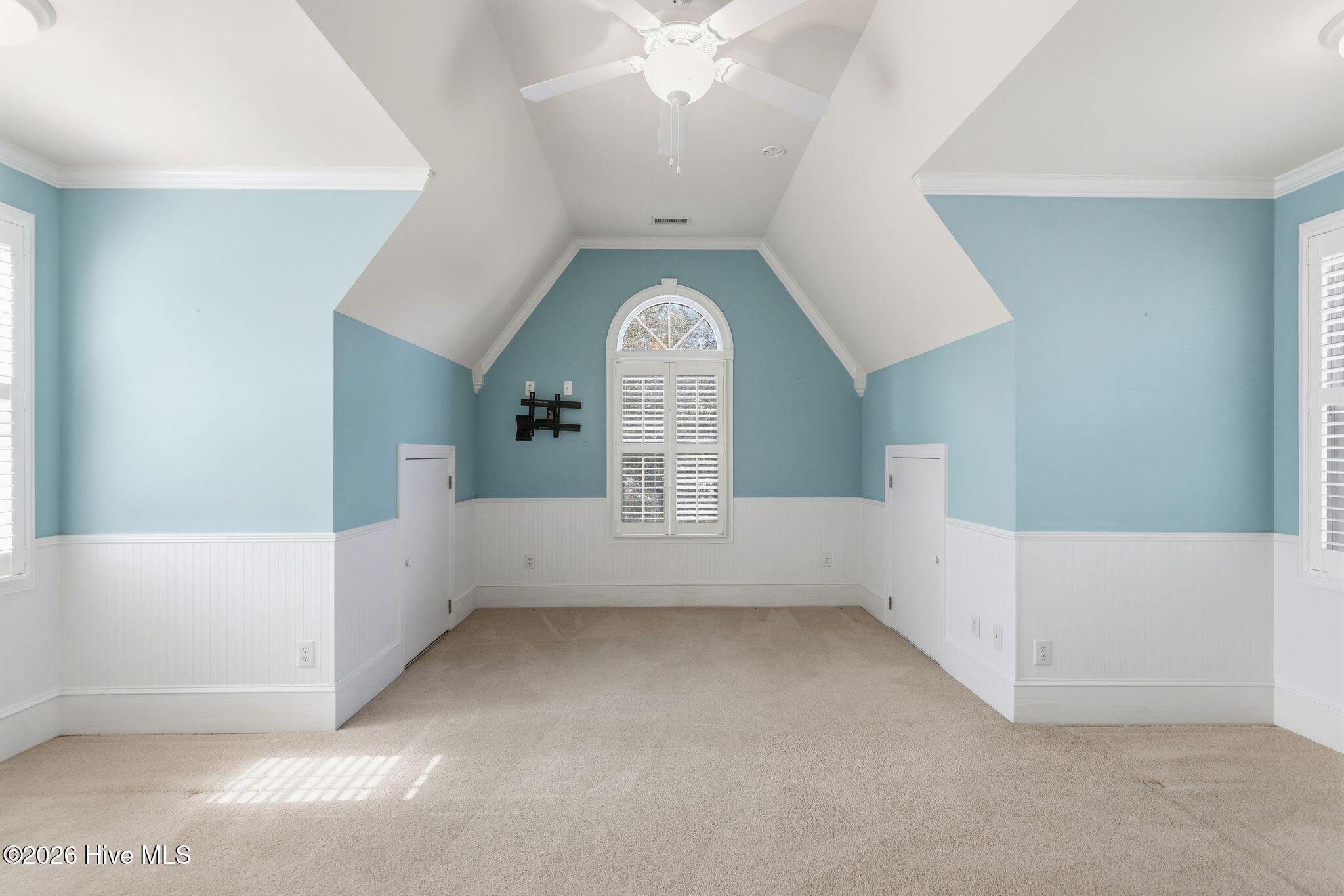 100565083 | Photo 58