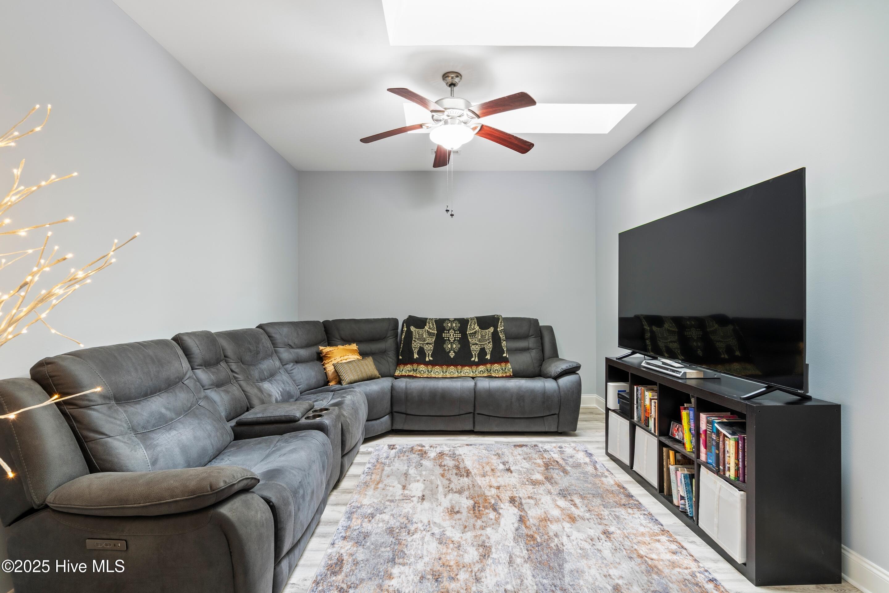 100541104 | Photo 32