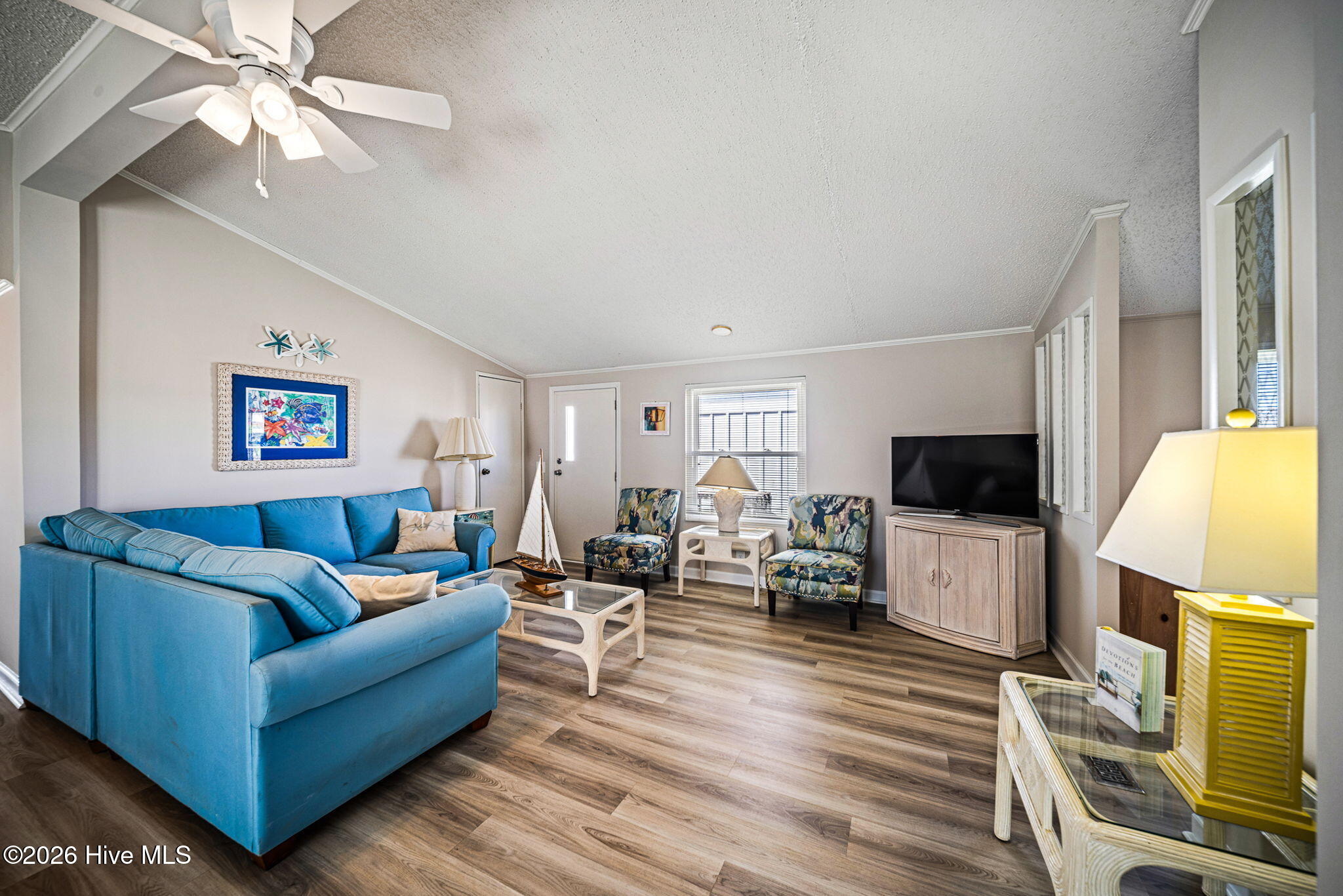 100561406 | Photo 19