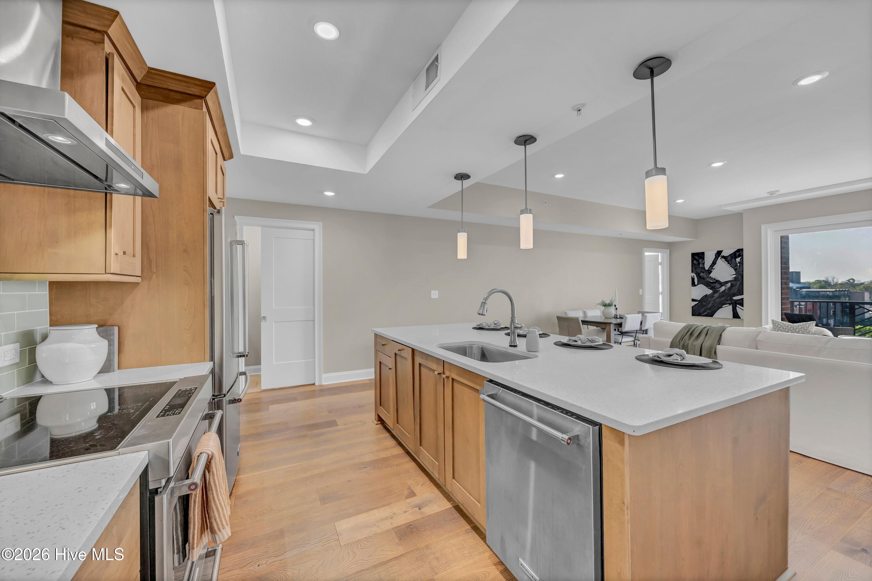 100563569 | Photo 12