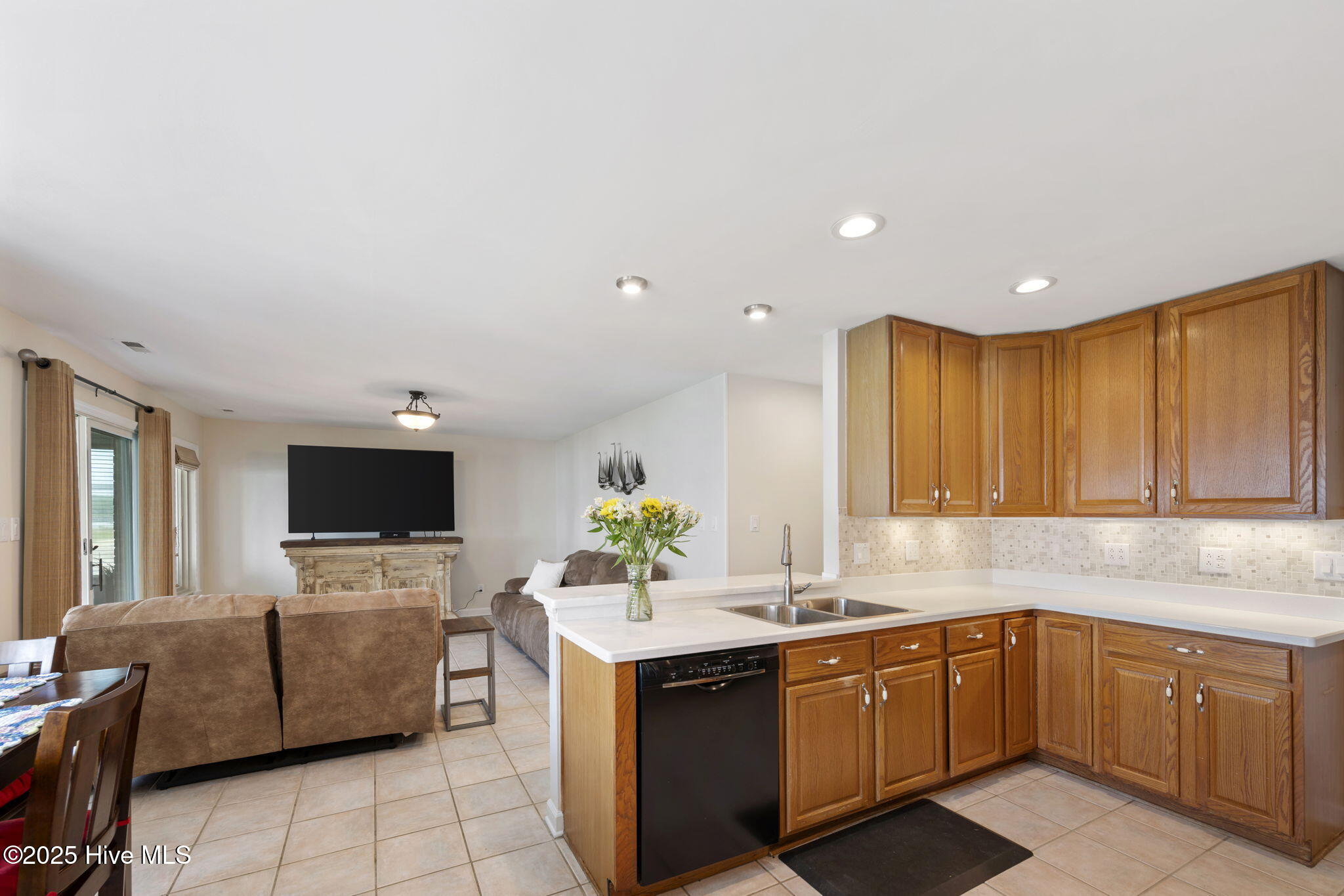 100546125 | Photo 12