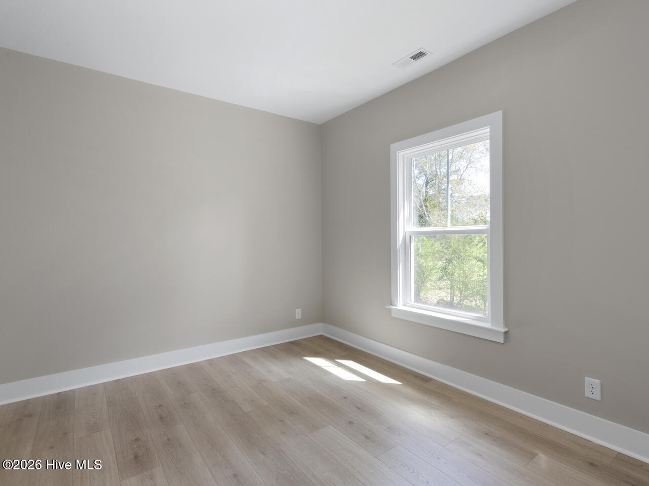 100565274 | Photo 26