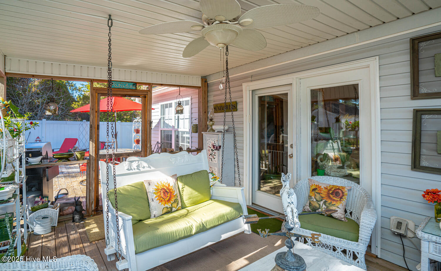 100542303 | Photo 32