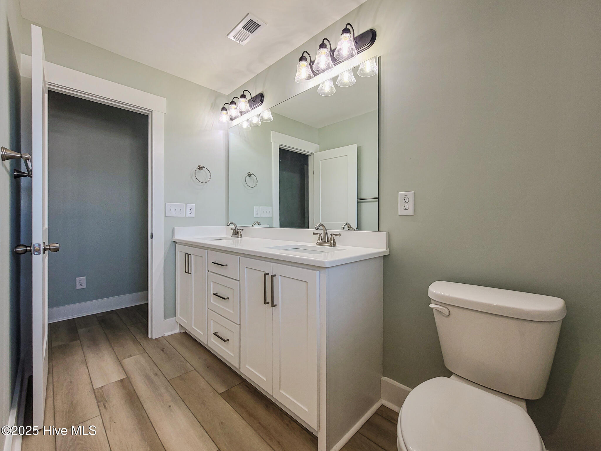 100517147 | Photo 31