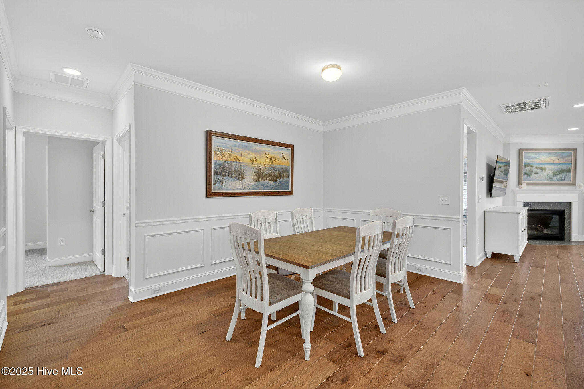 100565700 | Photo 24