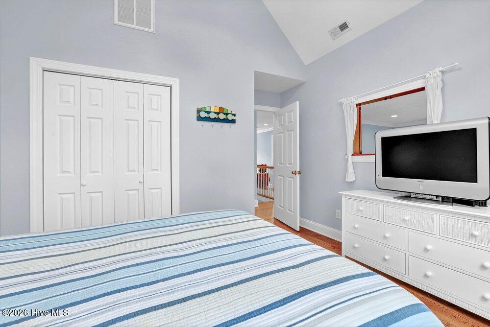 100568961 | Photo 37