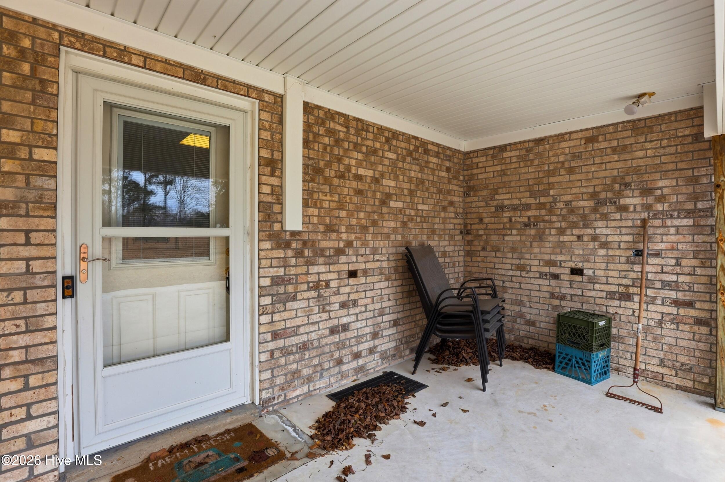 100561311 | Photo 39