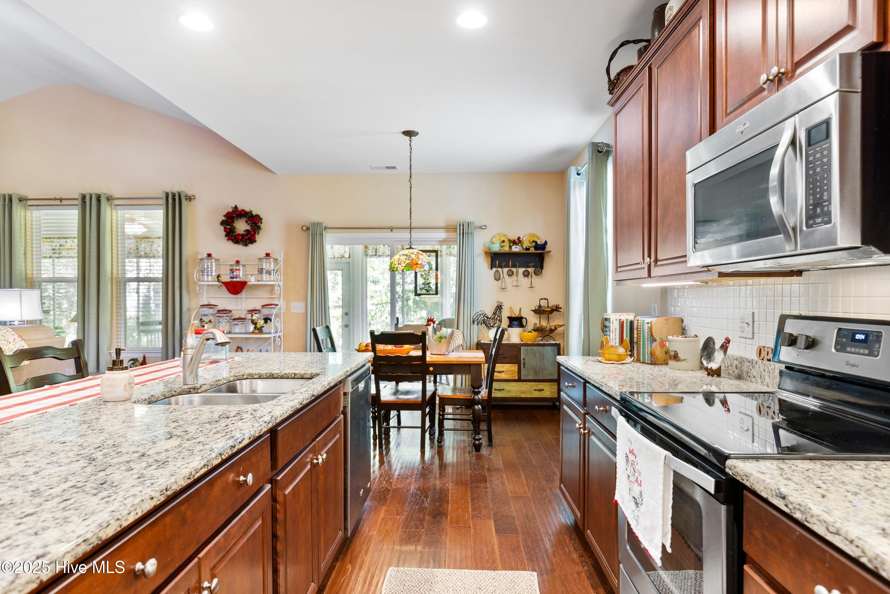 100529206 | Photo 17