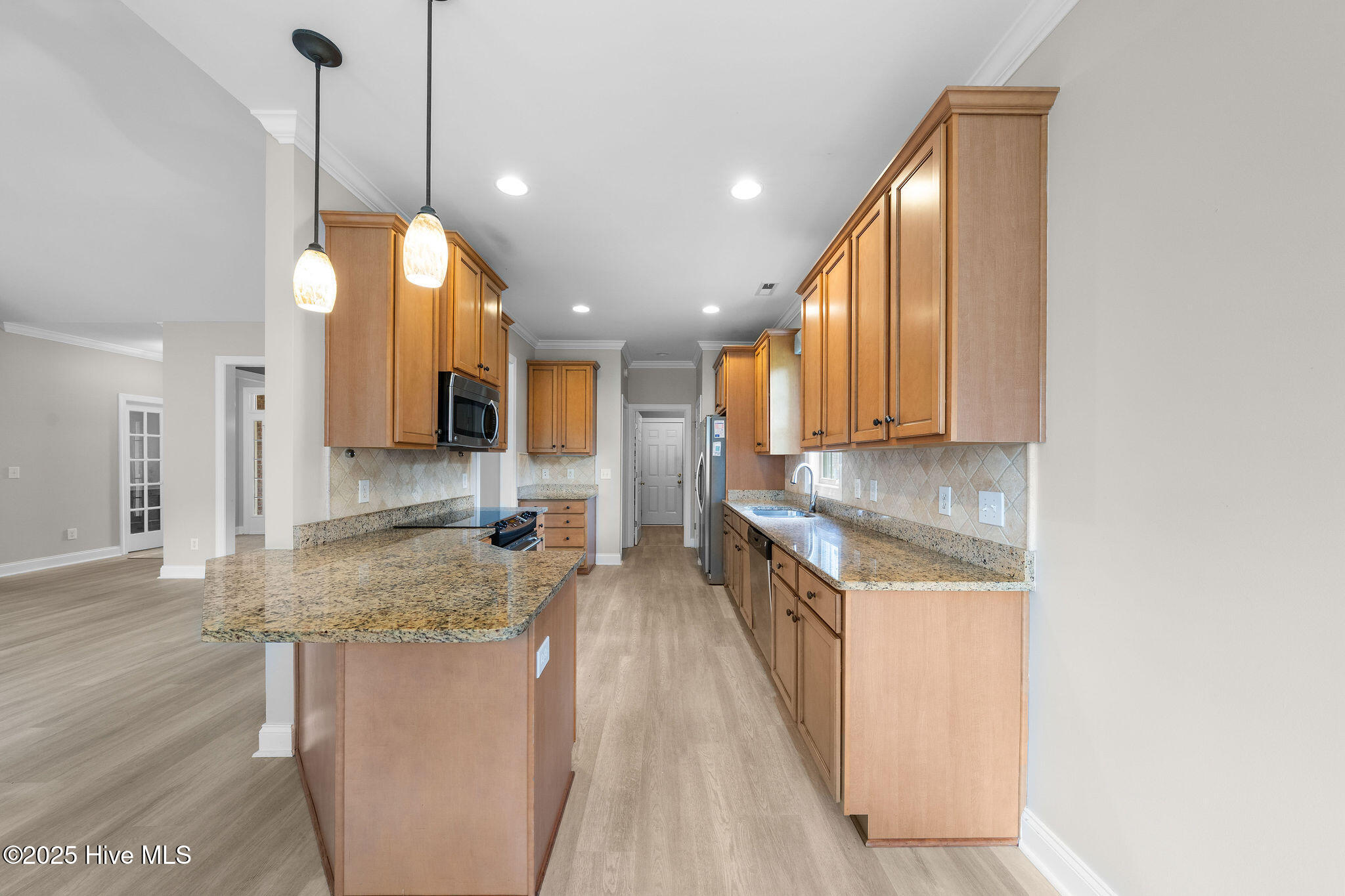 100524928 | Photo 15