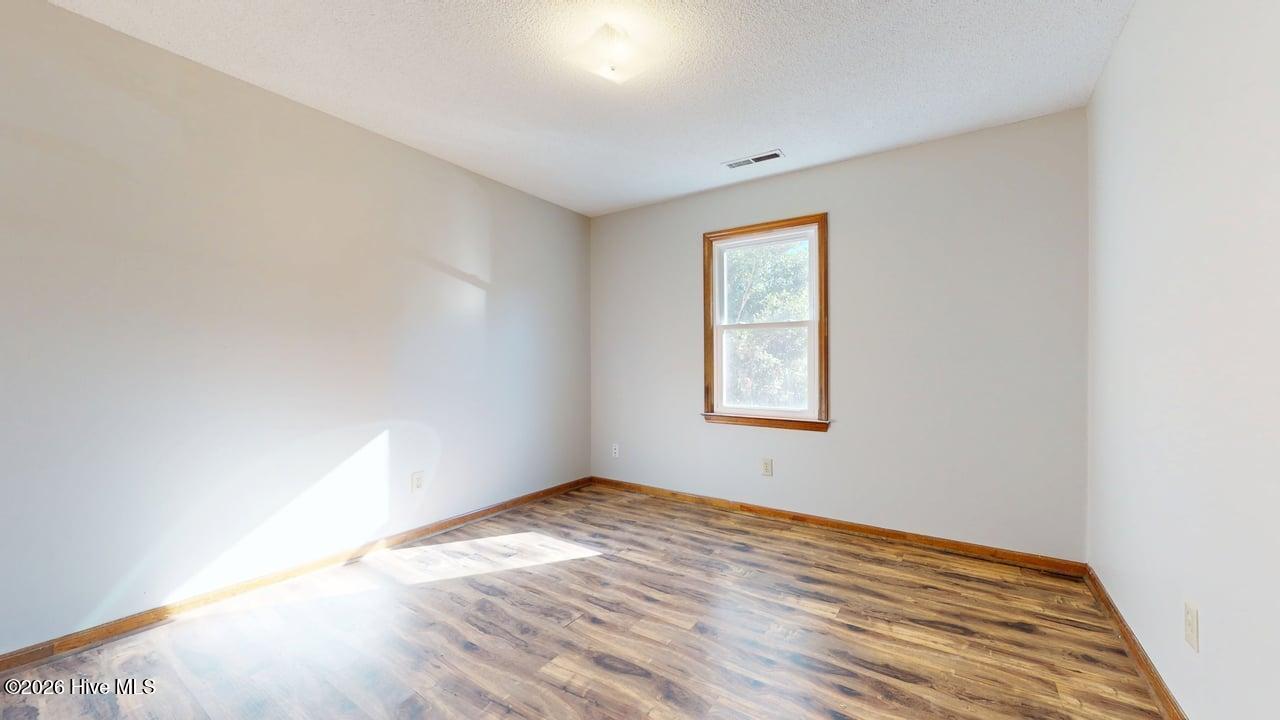 100550720 | Photo 14