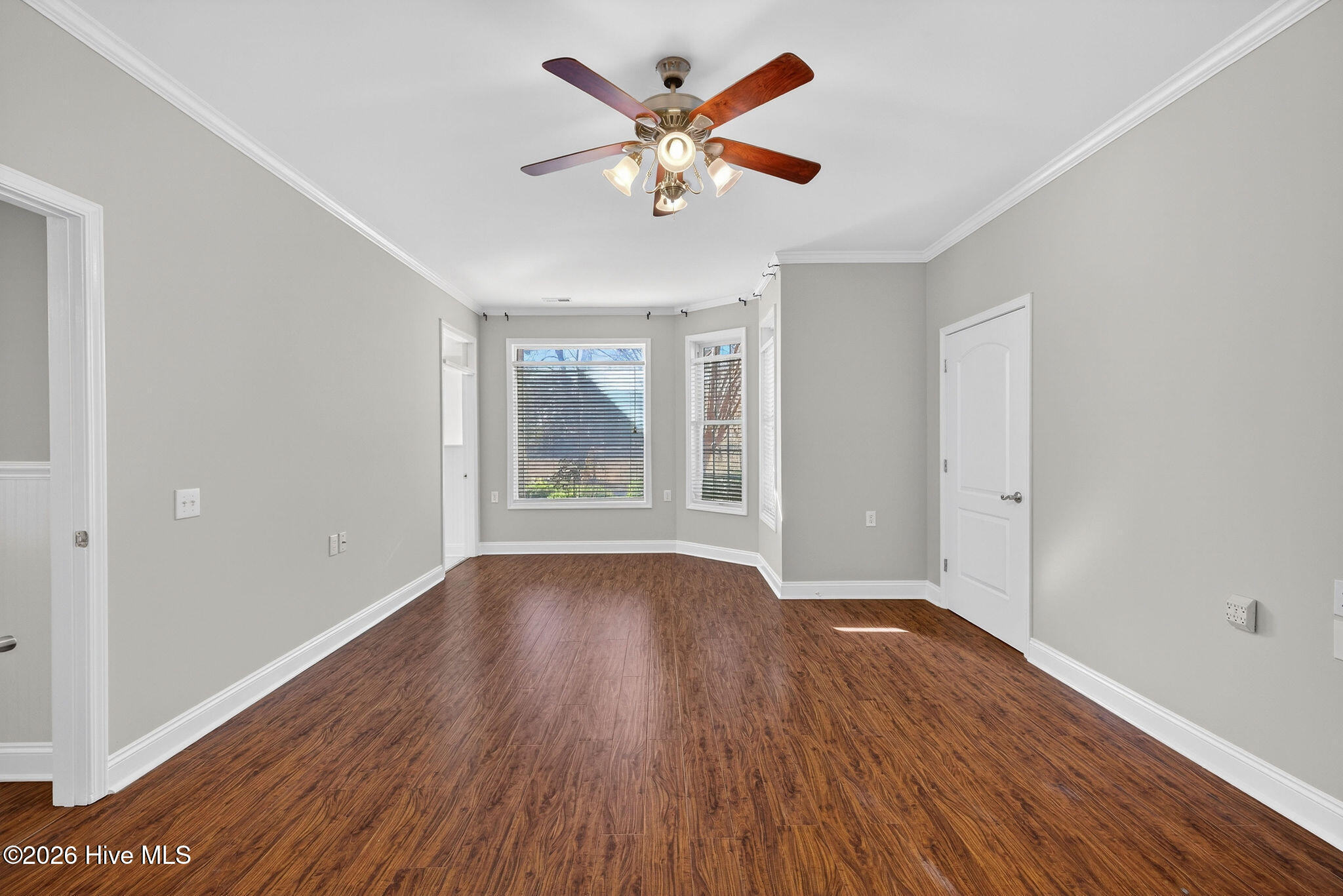 100549331 | Photo 43