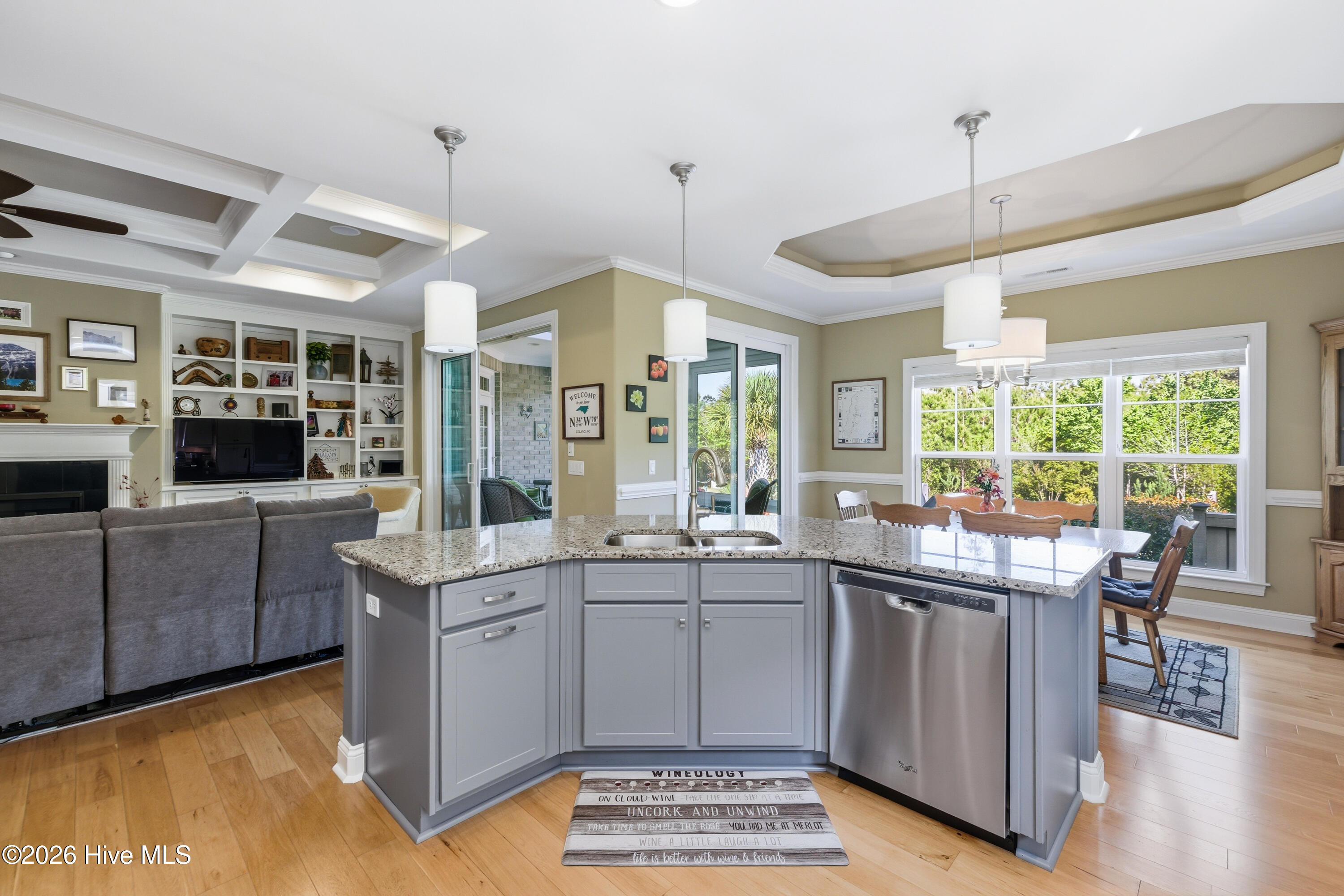 100570456 | Photo 15